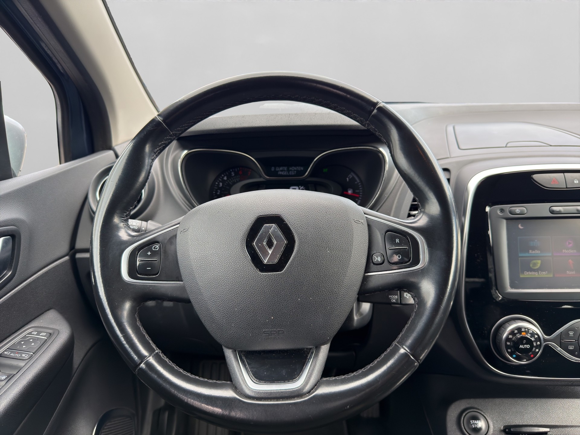RENAULT Captur 1.2 T 16V Initiale Paris EDC-image-9