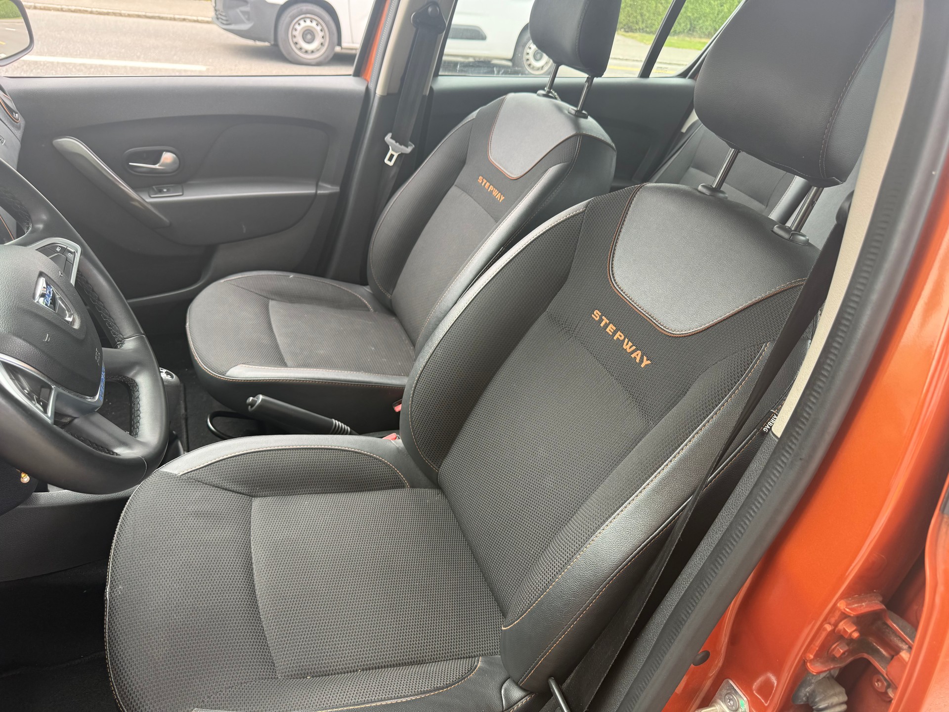 DACIA Sandero Tce 90 Stepway Lauréate Automatic-image-8