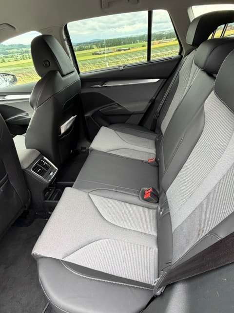 SKODA Enyaq iV 80-image-12