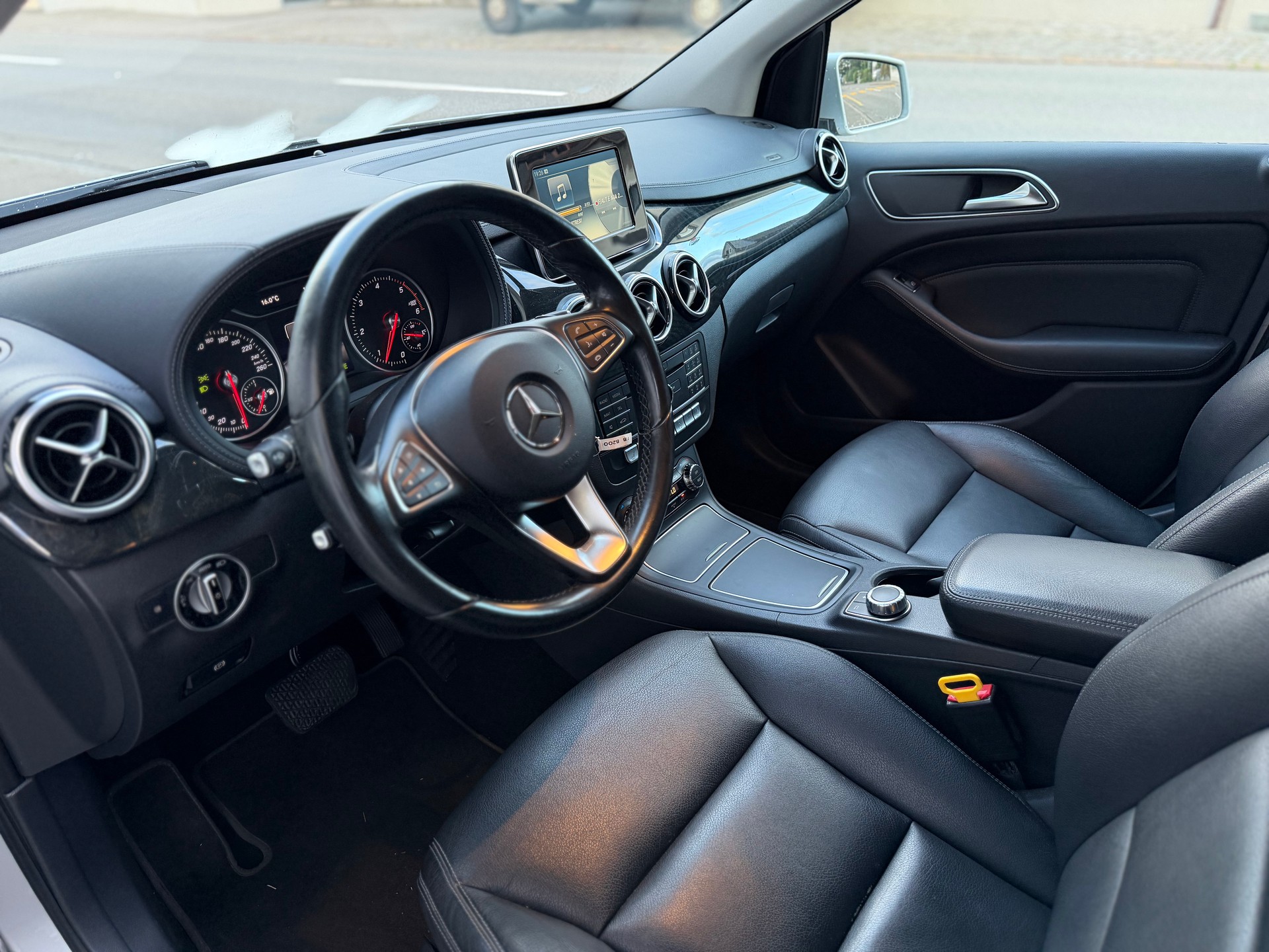 MERCEDES-BENZ B 200 CDI AMG Line 7G-DCT | LED | CH-Fahrzeug | Frisch MFK | Garantie | Nichtraucher-image-9
