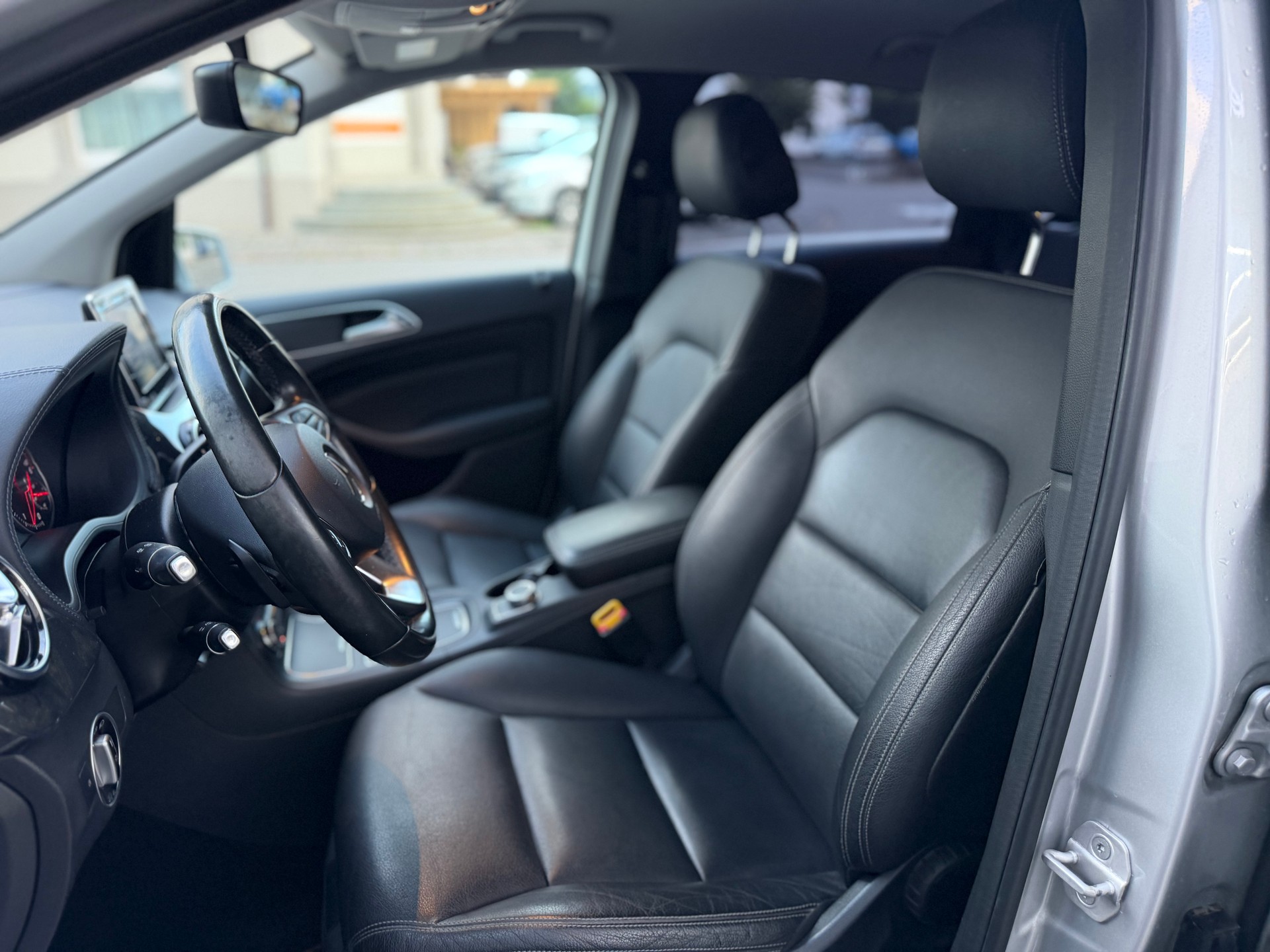 MERCEDES-BENZ B 200 CDI AMG Line 7G-DCT | LED | CH-Fahrzeug | Frisch MFK | Garantie | Nichtraucher-image-10