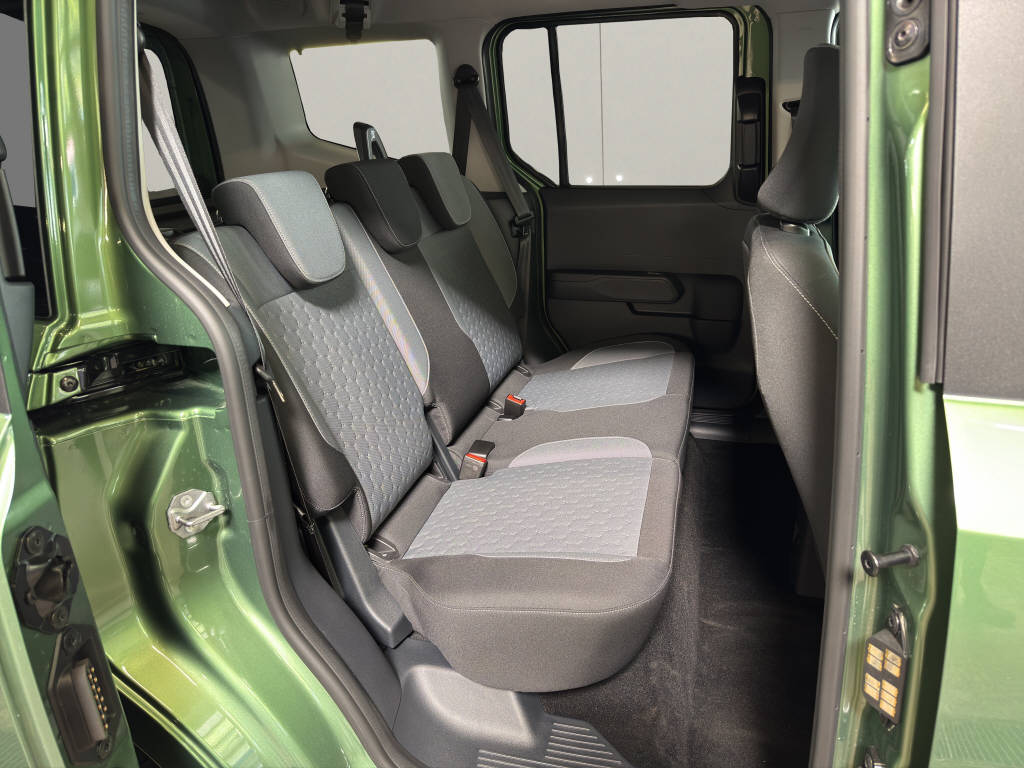 FORD E-Tourneo Courier Titanium 136 PS FWD-image-9