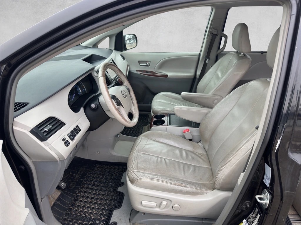 TOYOTA Sienna 3.5 A 4WD-image-8