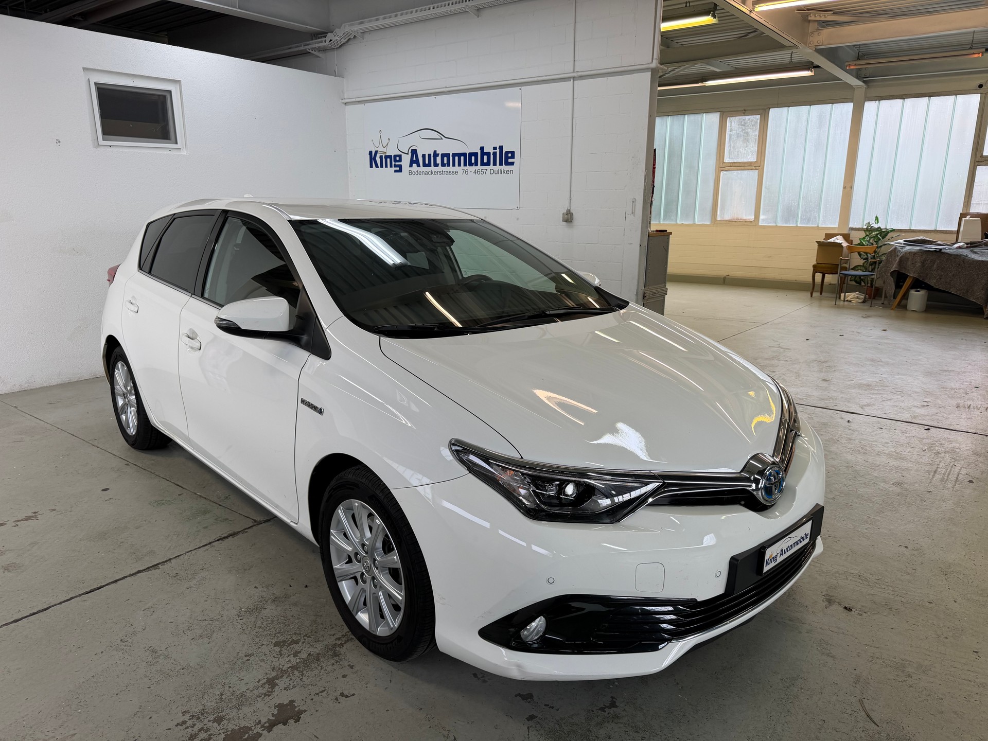 TOYOTA Auris 1.8 HSD Trend e-CVT | CH-Auto | 1-Hand | Frisch MFK | Ab Service-showroom-element-3