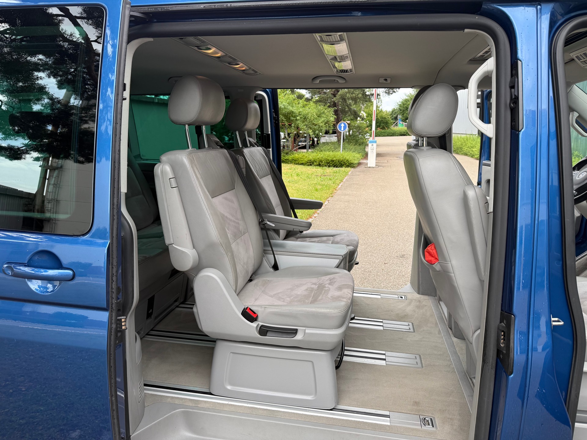 VW T5 Multivan 2.0 Bi-TDI CR Comfortline DSG-image-9