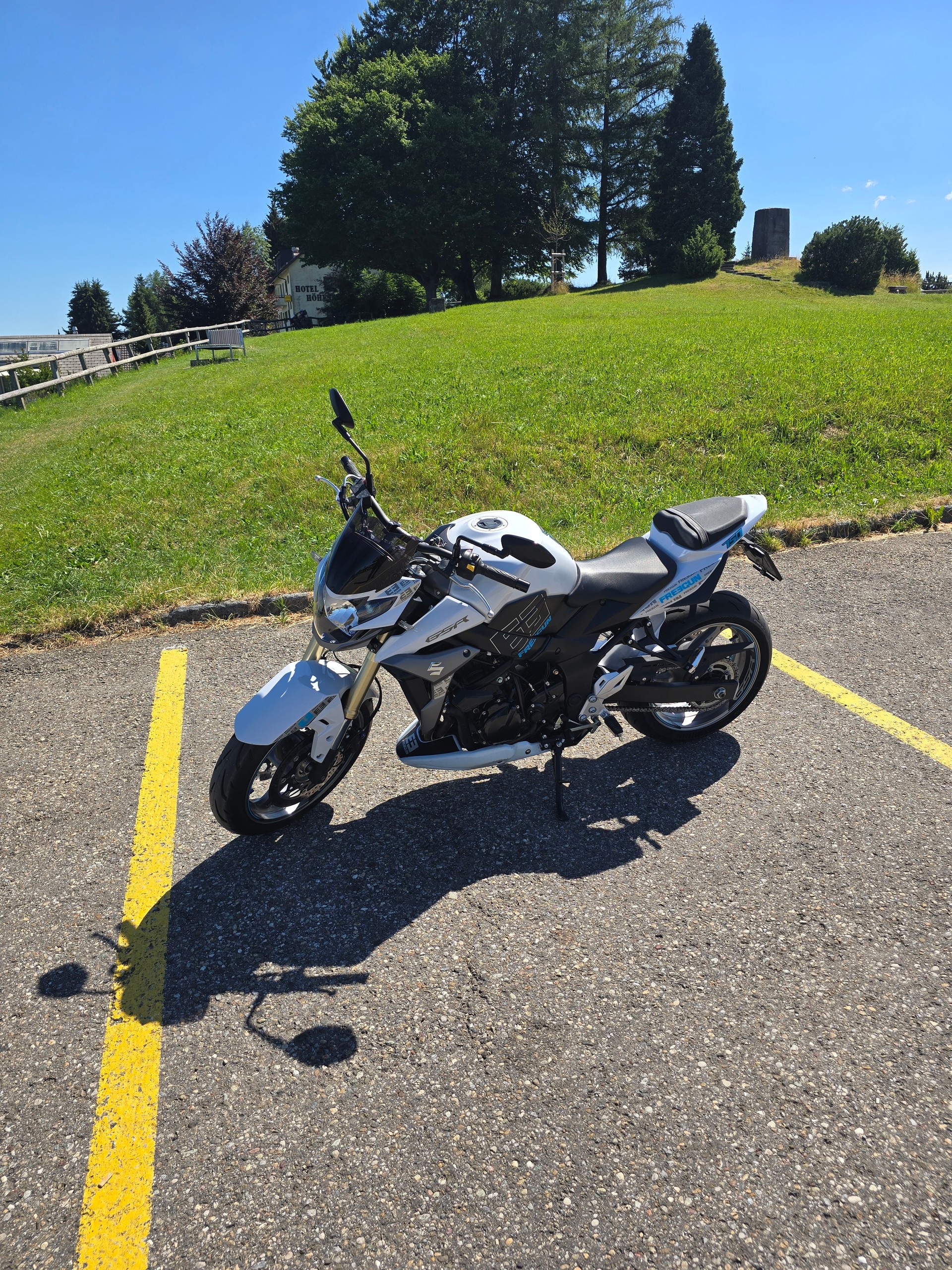 SUZUKI GSR 750 ABS Freegun-image-5
