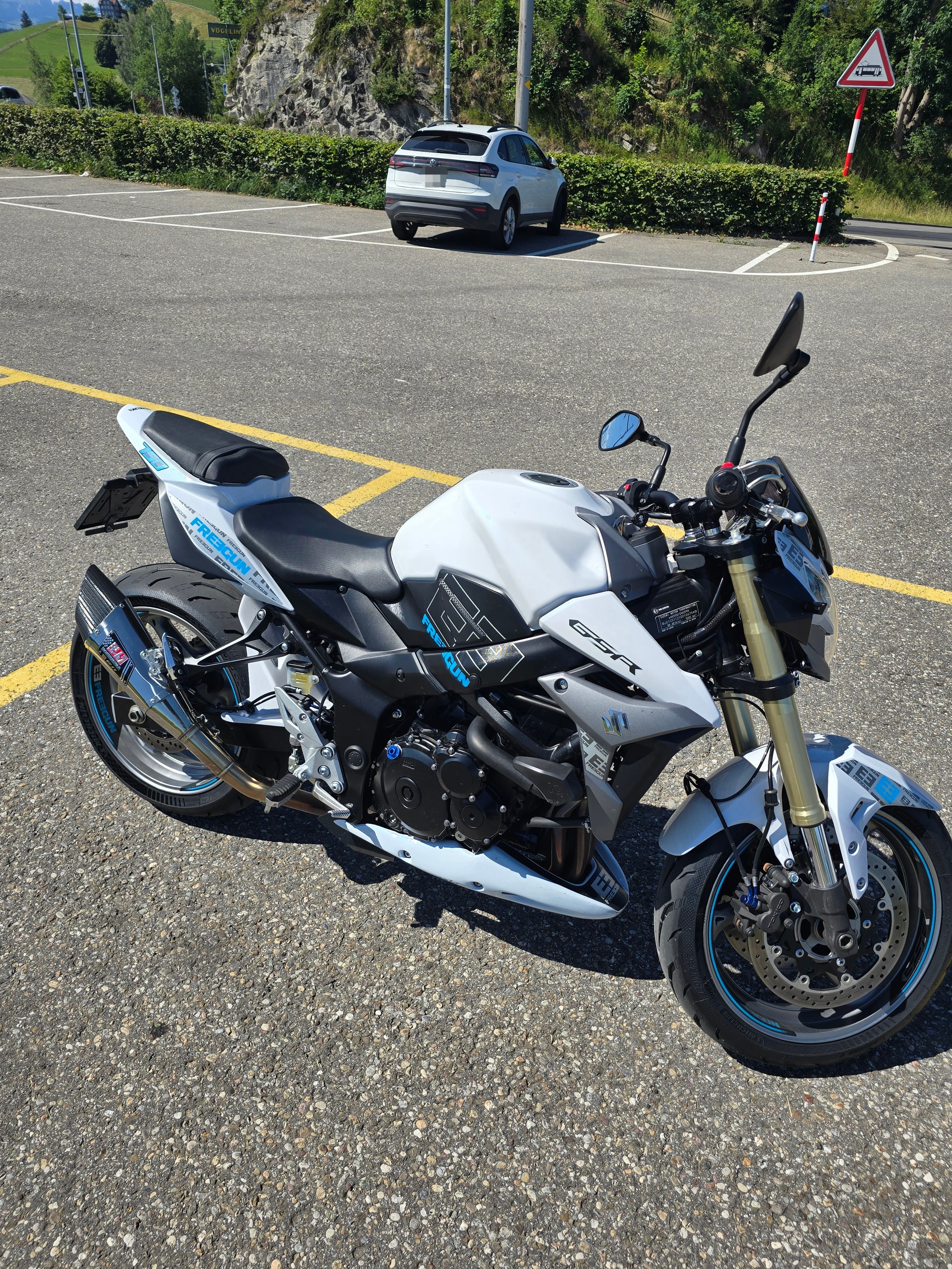 SUZUKI GSR 750 ABS Freegun-image-2