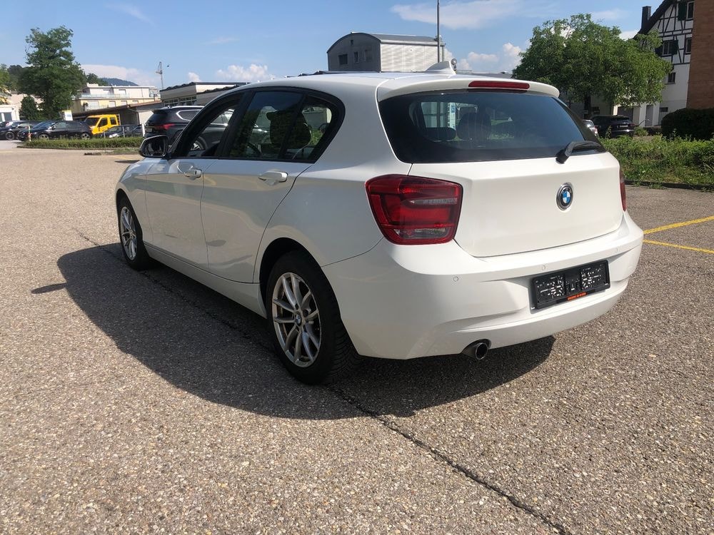 BMW 114i Business-showroom-element-2