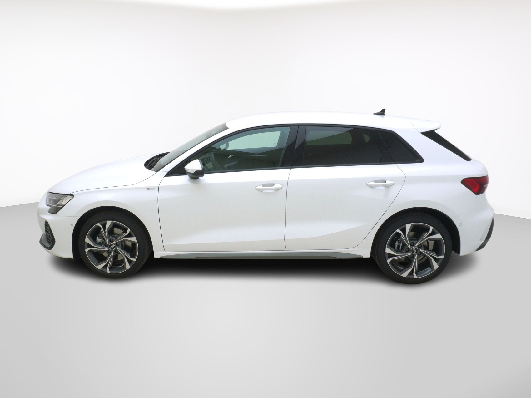 AUDI A3 Sportback 2.0 40 TFSI S Line quattro S-Tronic-showroom-element-1