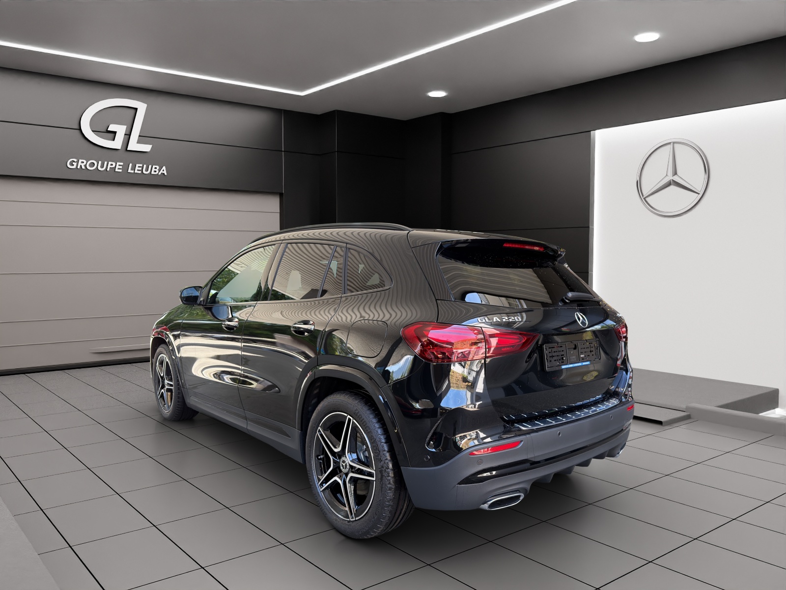 MERCEDES-BENZ GLA 220 4Matic 8G-DCT-showroom-element-3