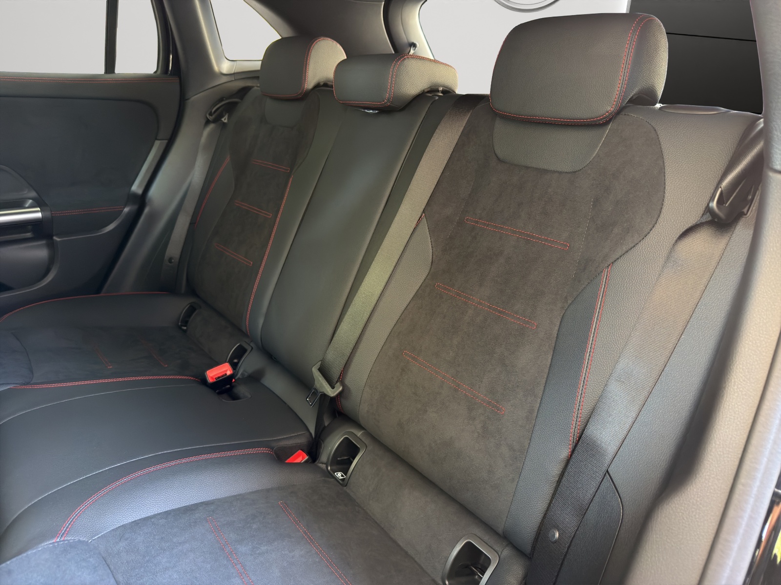 MERCEDES-BENZ GLA 220 4Matic 8G-DCT-image-13
