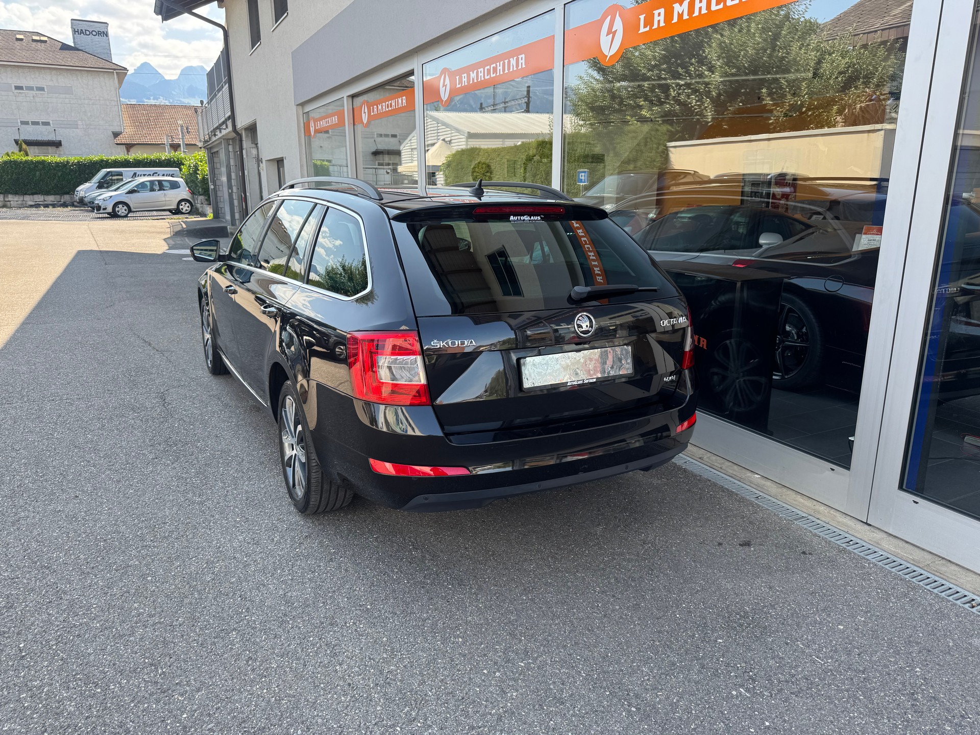 SKODA Octavia Combi 2.0 TDI Ambition 4x4 DSG-showroom-element-3