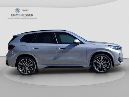 BMW iX1 eDrive 20 M Sport-image-4