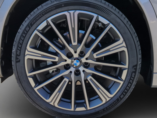 BMW iX1 eDrive 20 M Sport-image-14