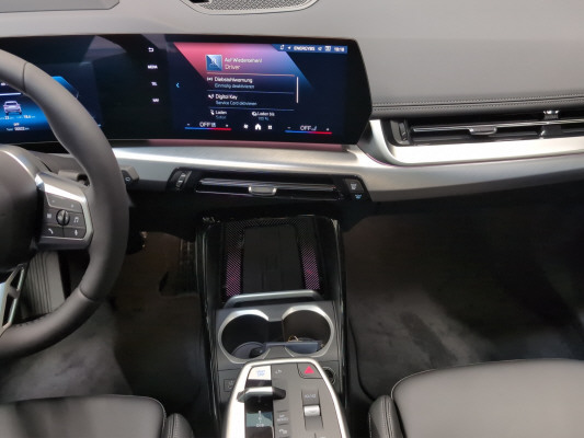 BMW iX1 eDrive 20 M Sport-image-11