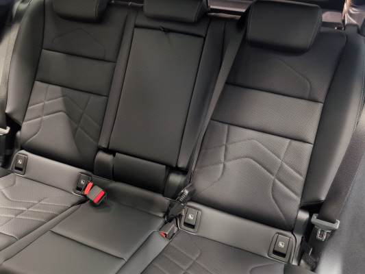 BMW iX1 eDrive 20 M Sport-image-9