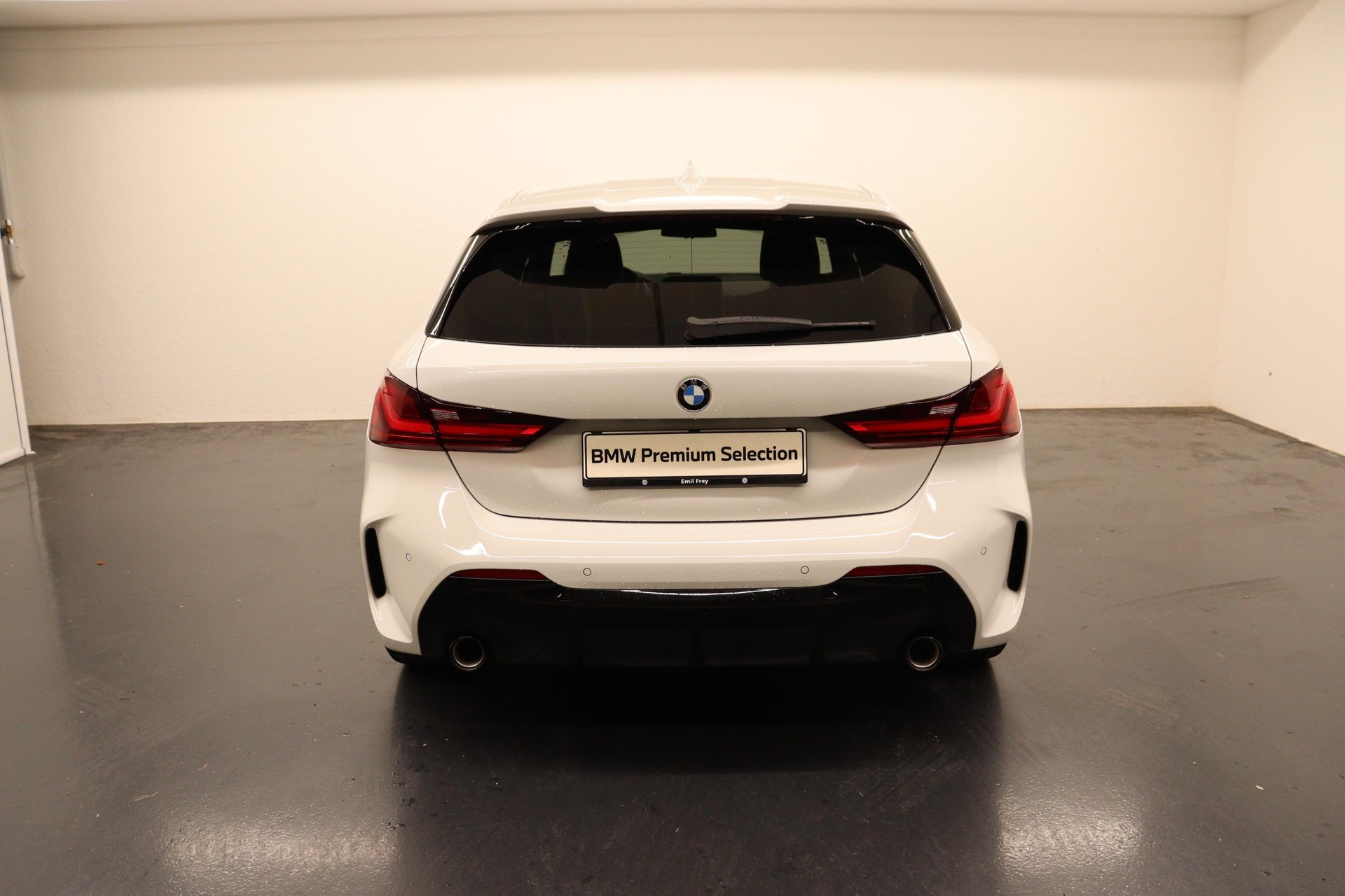 BMW 120d xDrive-showroom-element-3