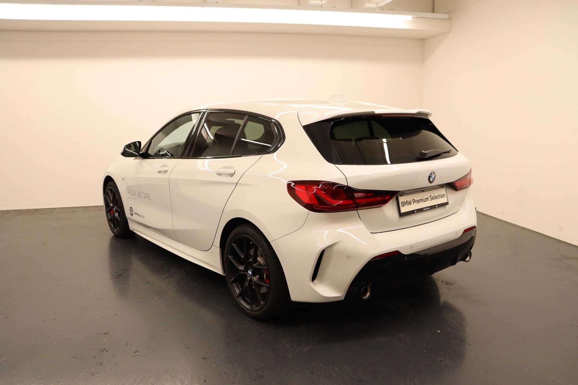 BMW 120d xDrive-showroom-element-2