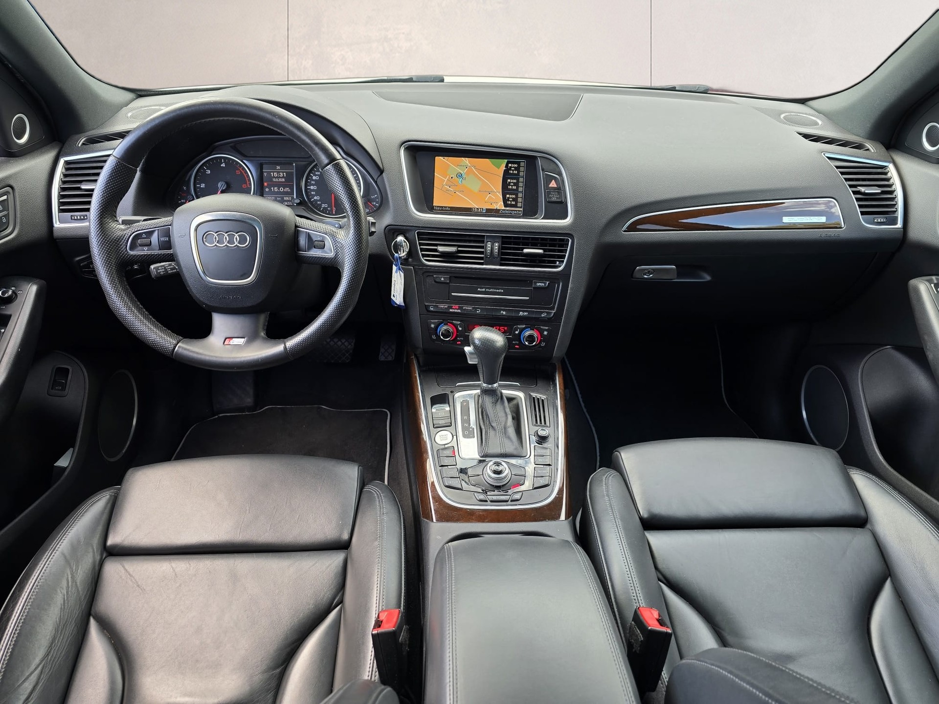 AUDI Q5 3.0 TDI quattro S-tronic-image-8