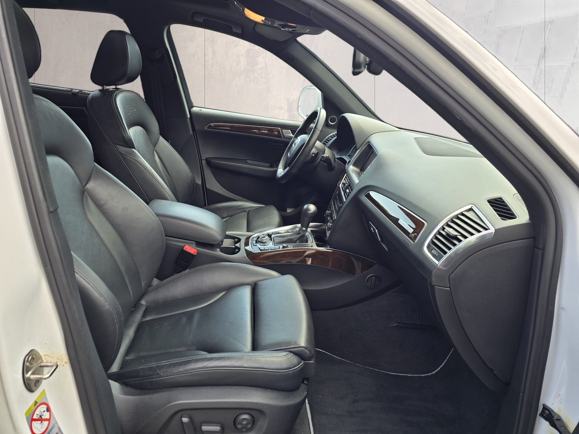 AUDI Q5 3.0 TDI quattro S-tronic-image-14