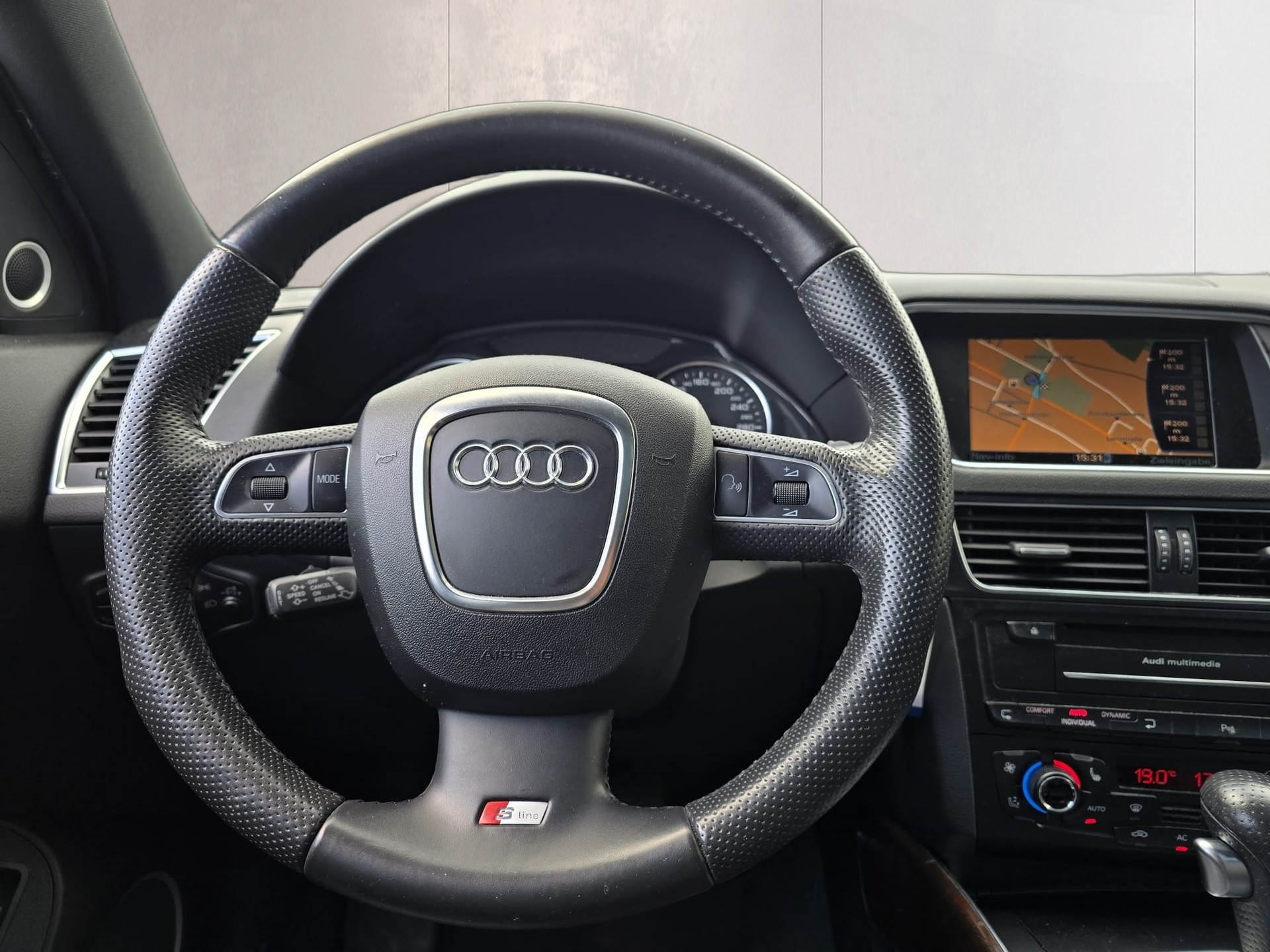AUDI Q5 3.0 TDI quattro S-tronic-image-10