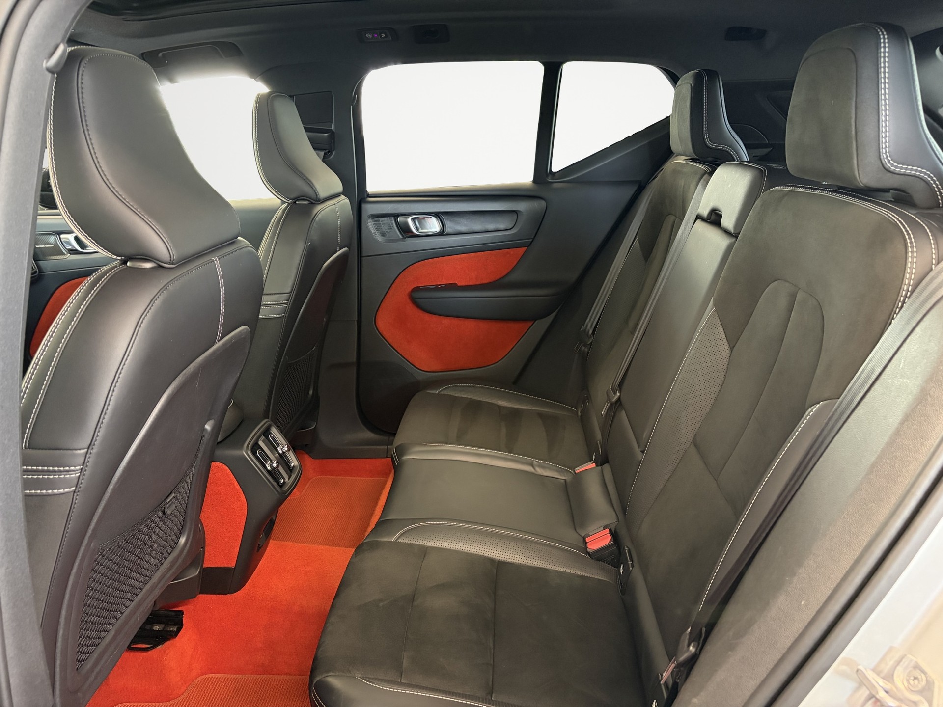 VOLVO XC40 D4 AWD R-Design Geartronic-image-17