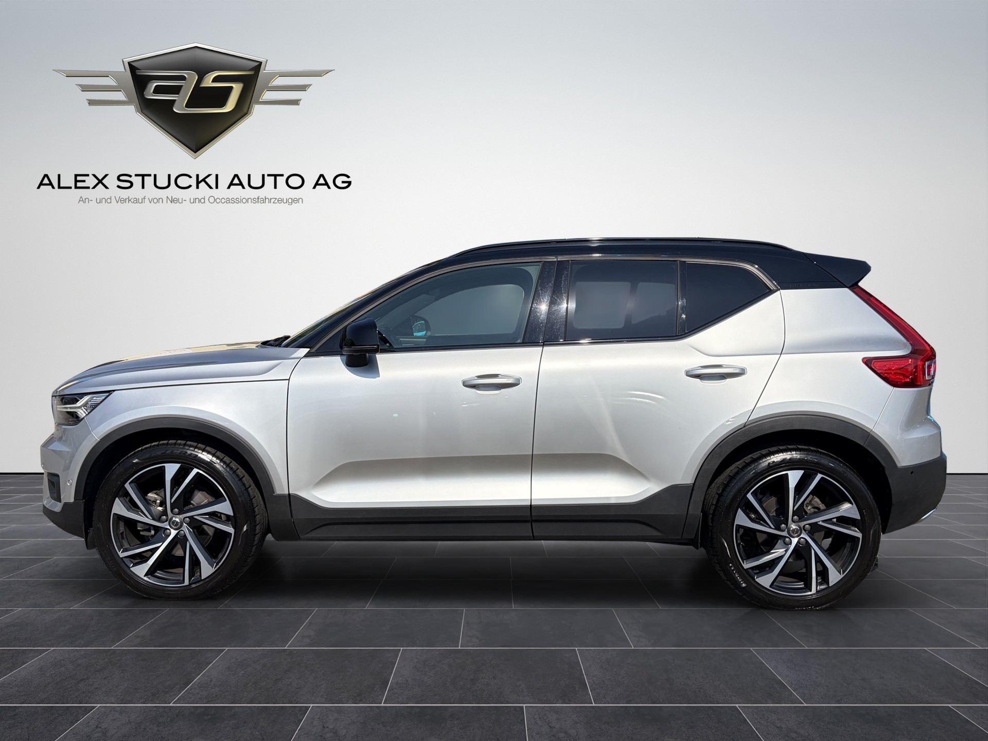 VOLVO XC40 D4 AWD R-Design Geartronic-showroom-element-3
