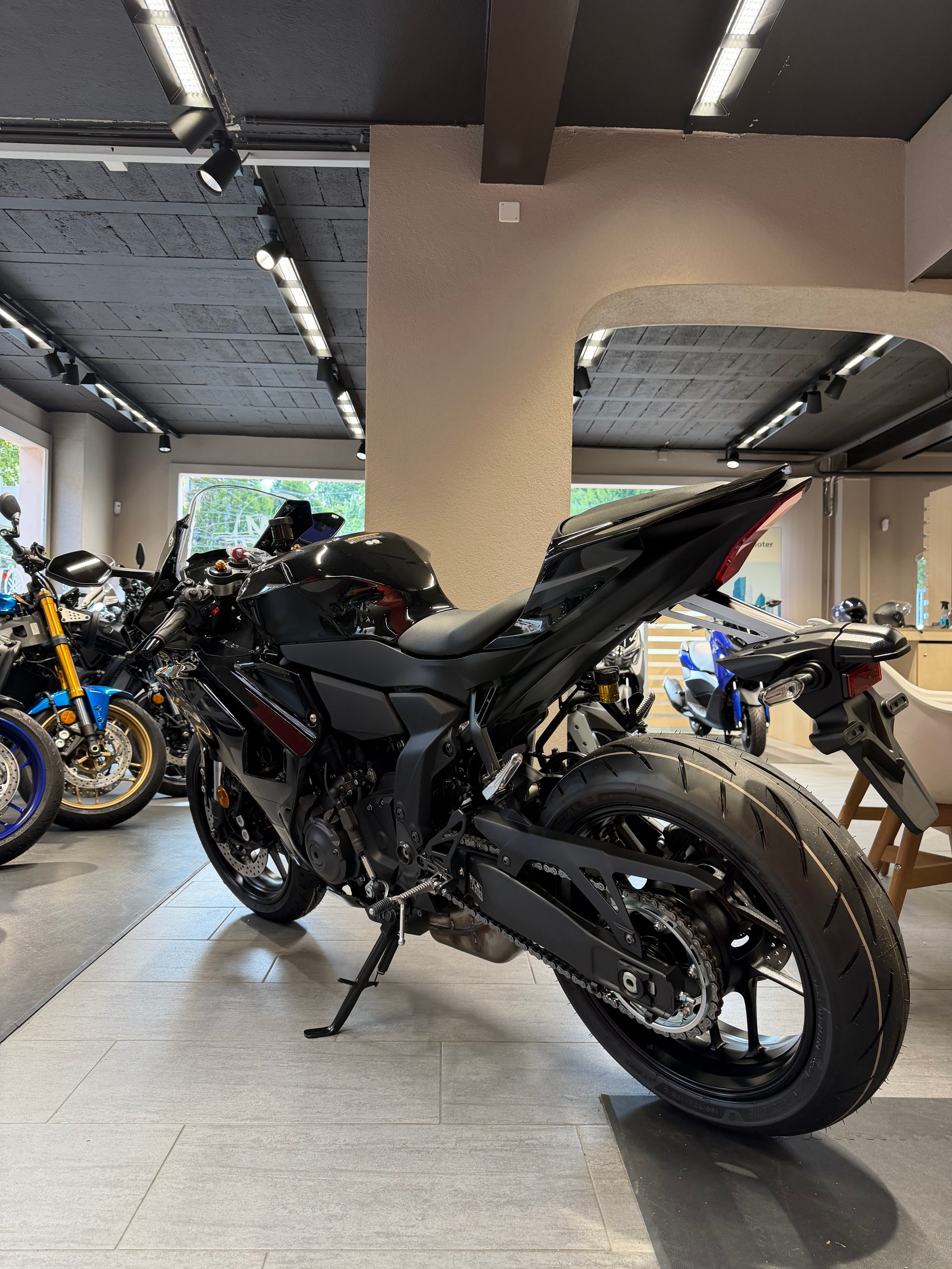 YAMAHA R7-image-2