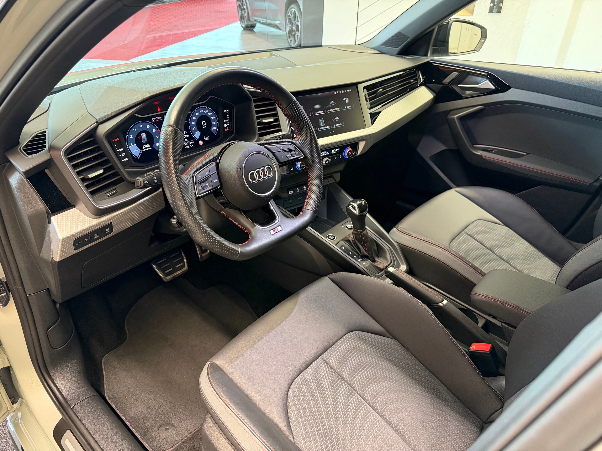 AUDI A1 Sportback 40 TFSI S Line S-tronic-image-14
