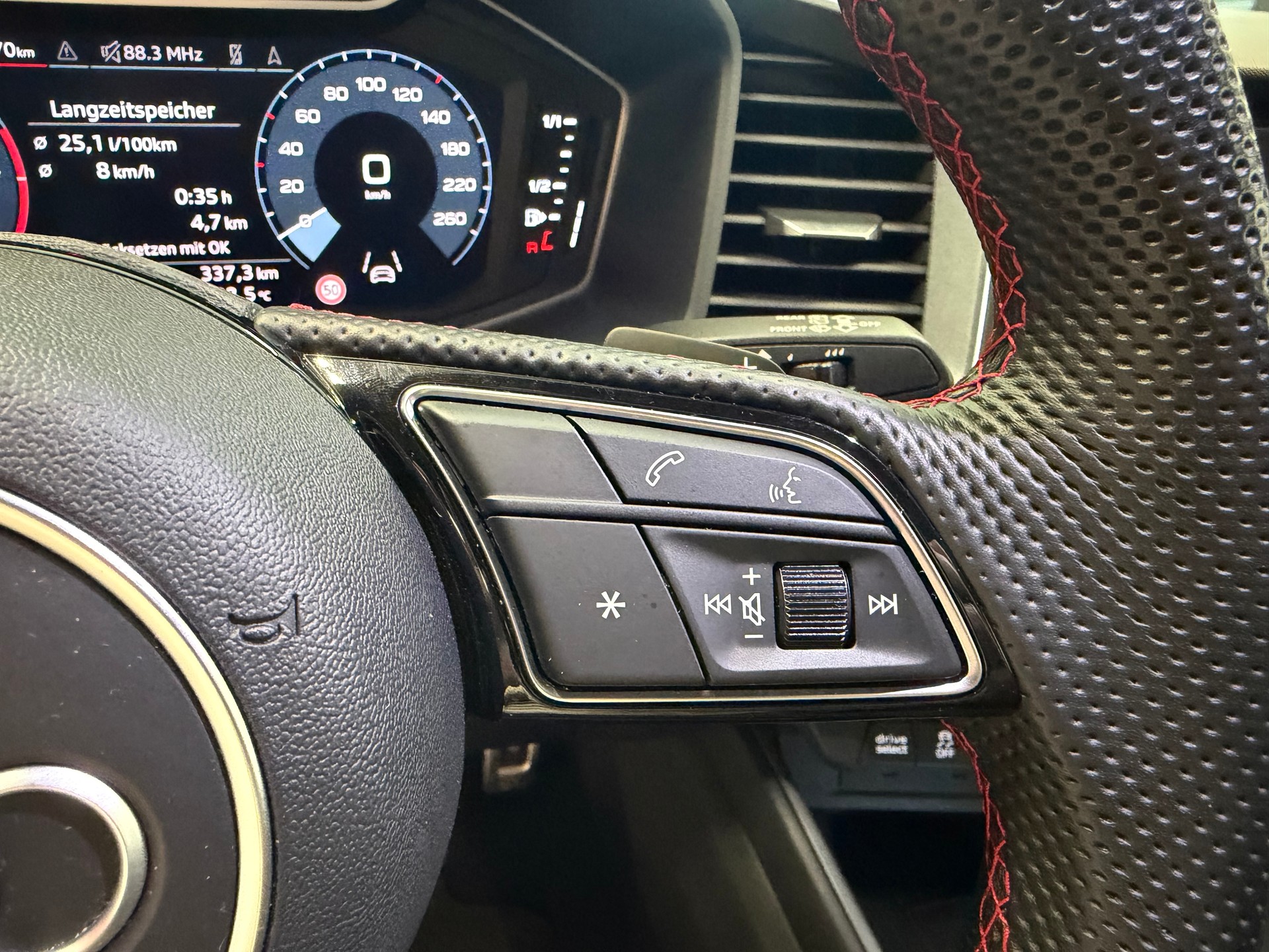 AUDI A1 Sportback 40 TFSI S Line S-tronic-image-17