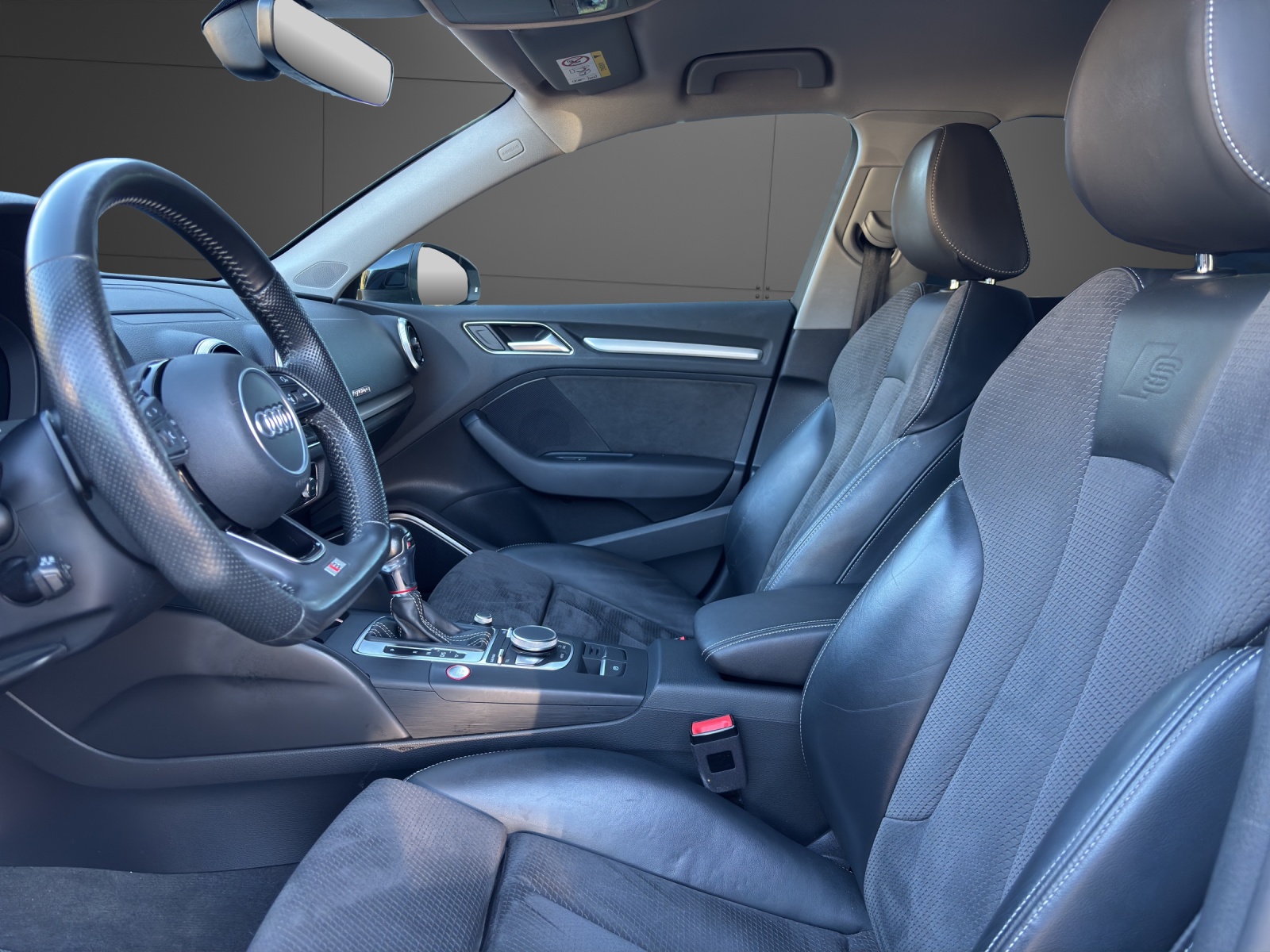AUDI S3 Sportback 2.0 TFSI quattro S-tronic-showroom-element-2