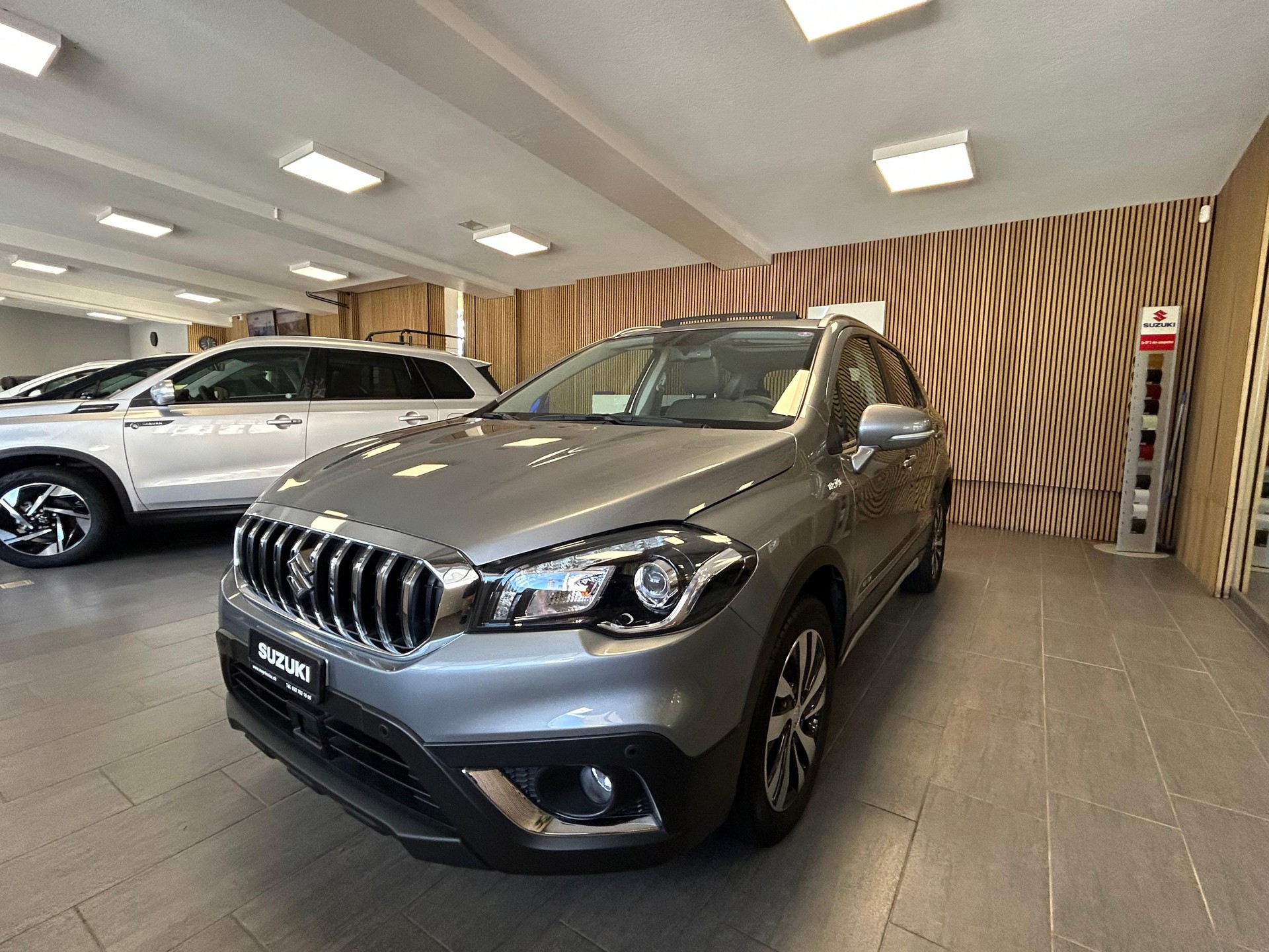 SUZUKI SX4 S-Cross 1.4 T Piz Sulai Top Hybrid 4x4-image-4