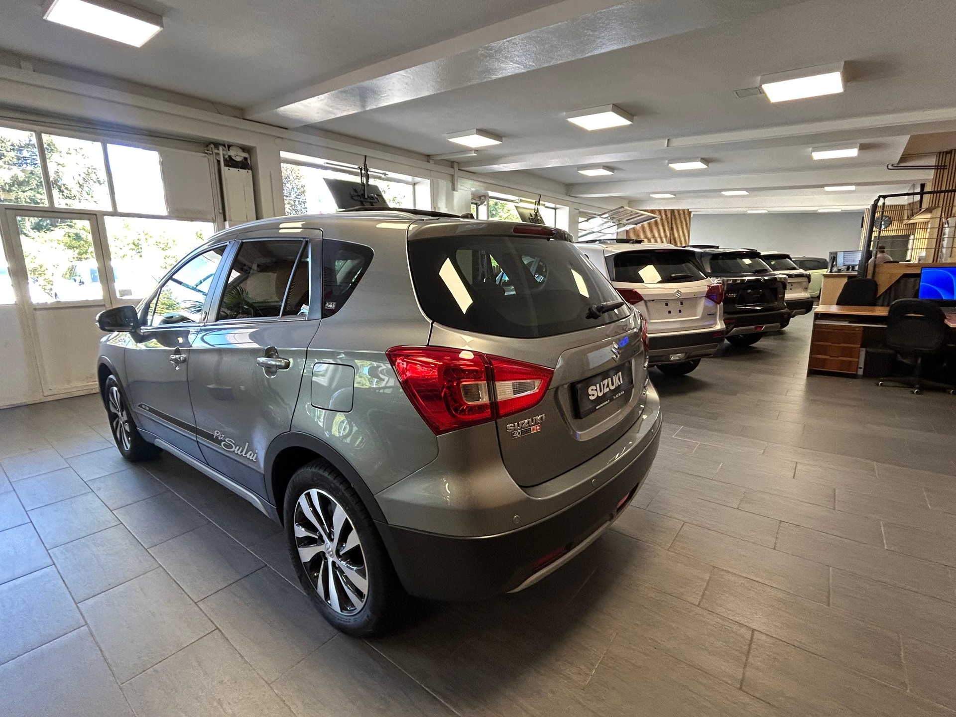 SUZUKI SX4 S-Cross 1.4 T Piz Sulai Top Hybrid 4x4-image-5