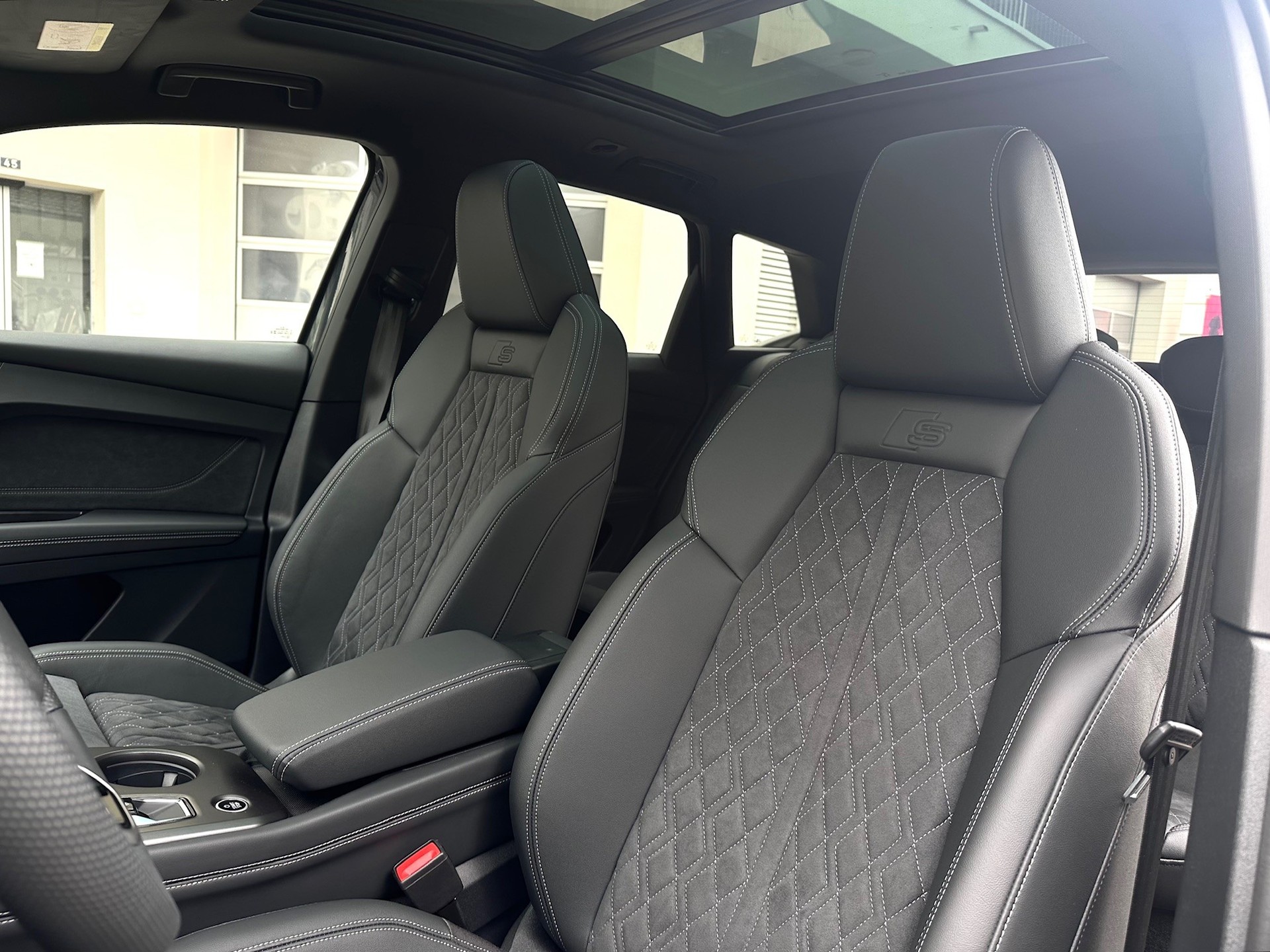 AUDI Q4 e-tron SUV quattro performance-image-9