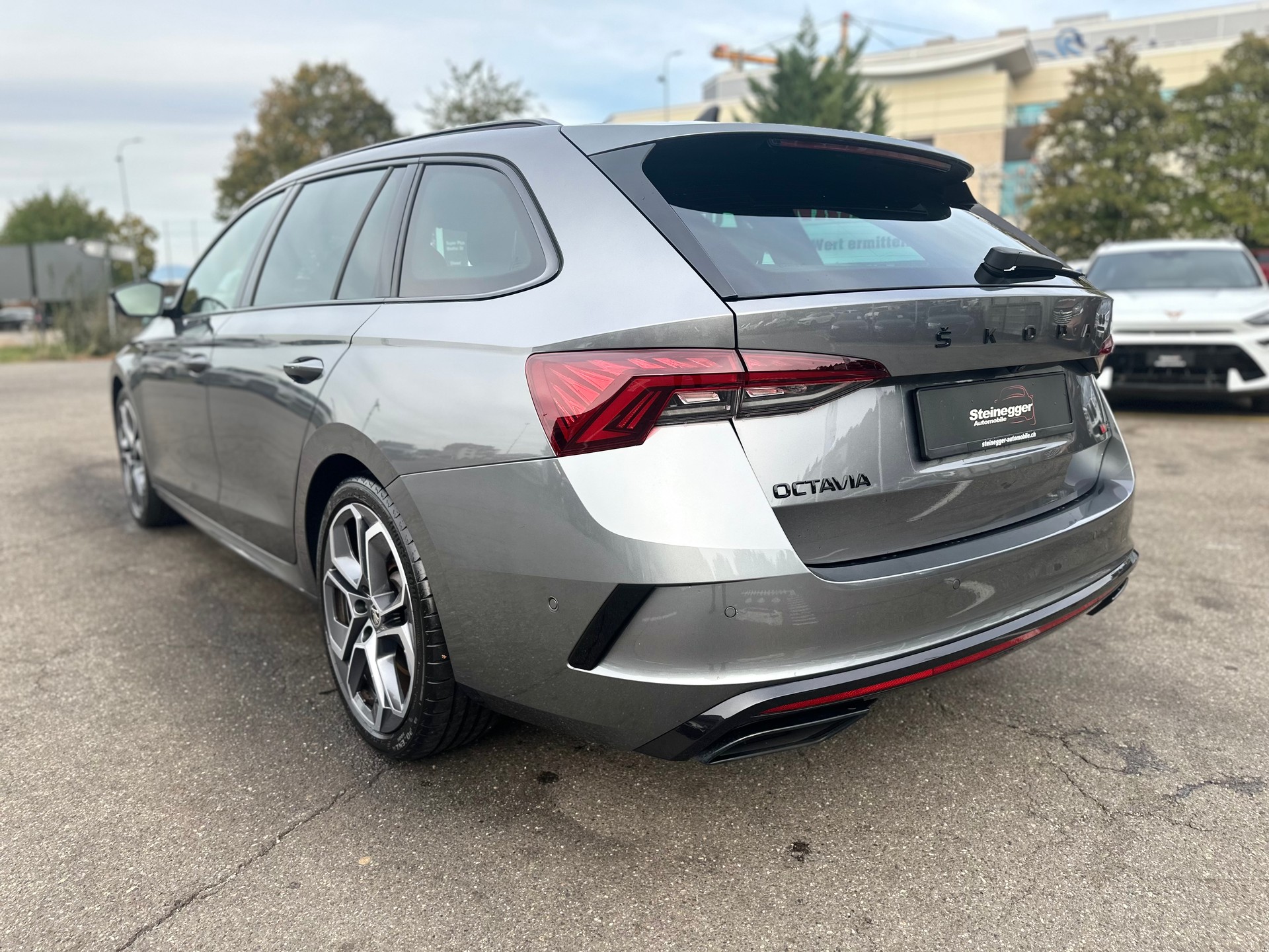 SKODA Octavia Combi 2.0 TSI DSG RS ° Vollausstattung °-image-7