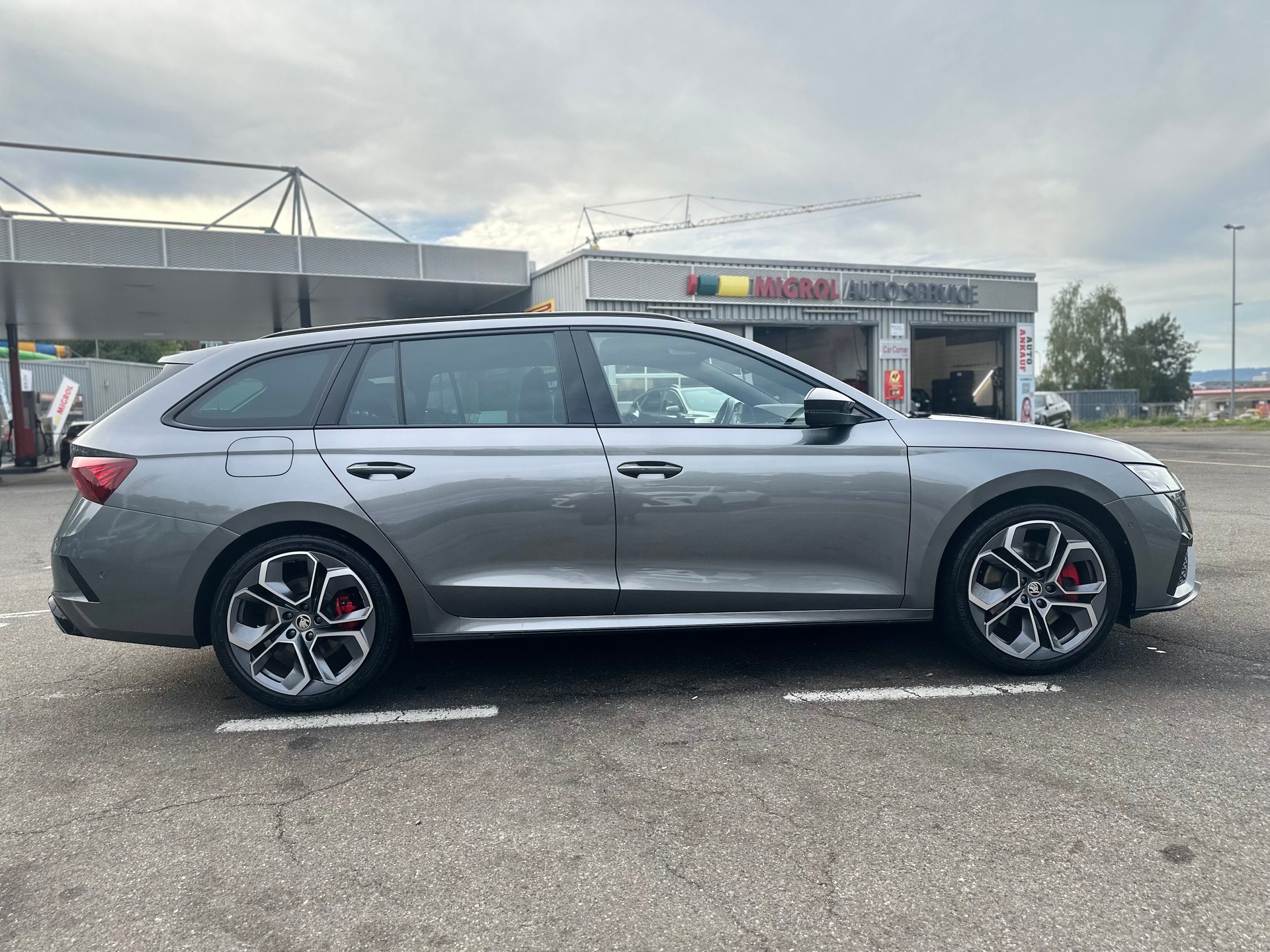 SKODA Octavia Combi 2.0 TSI DSG RS ° Vollausstattung °-image-11