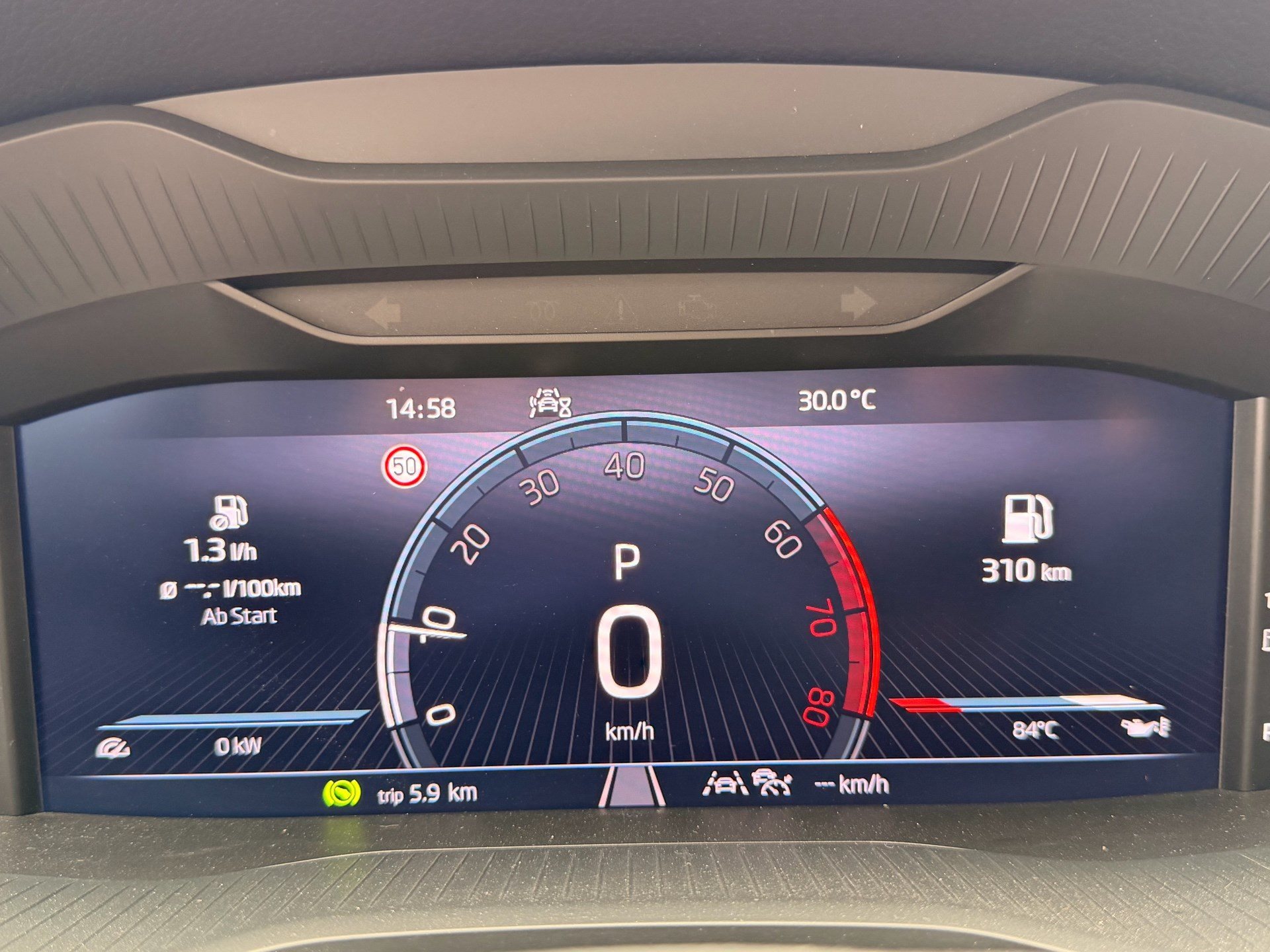 SKODA Karoq Selection *** ACC & RÜCKFAHRKAMERA ***-image-11