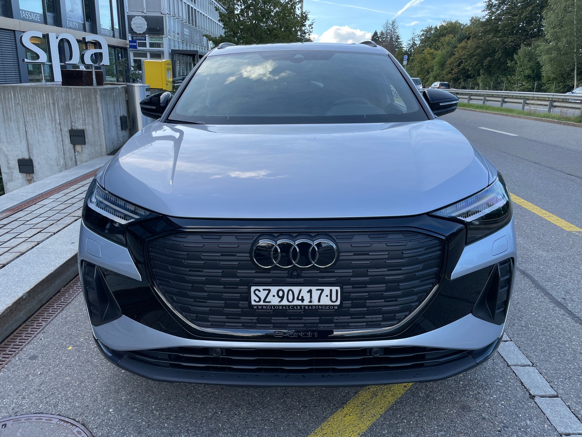 AUDI Q4 e-tron 35-showroom-element-1