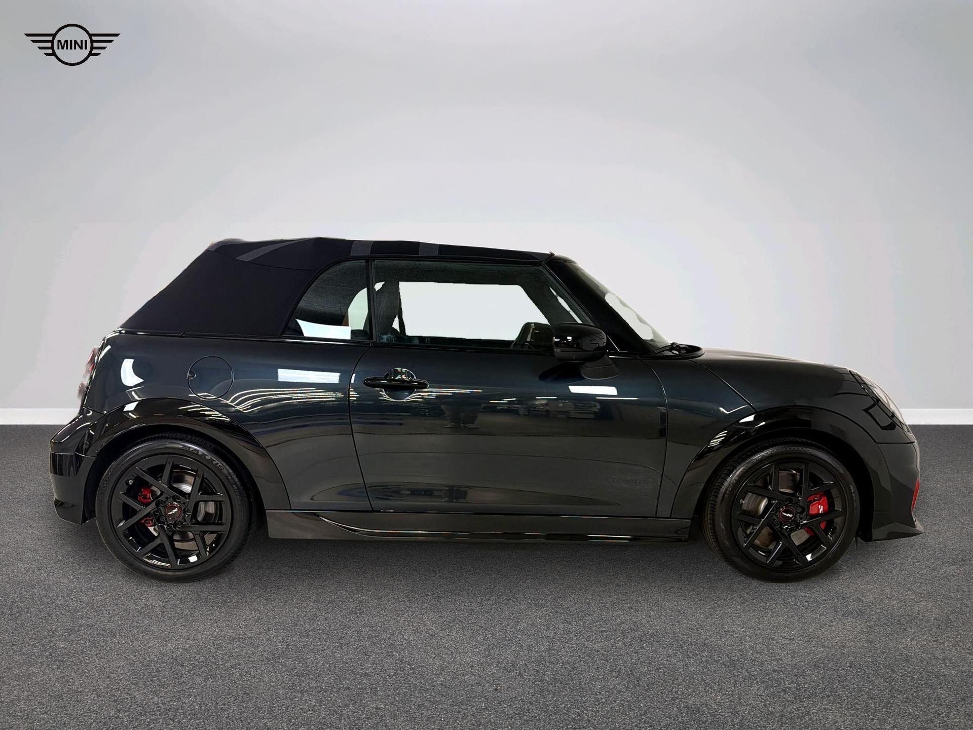 MINI John Cooper Works Cabrio-showroom-element-1
