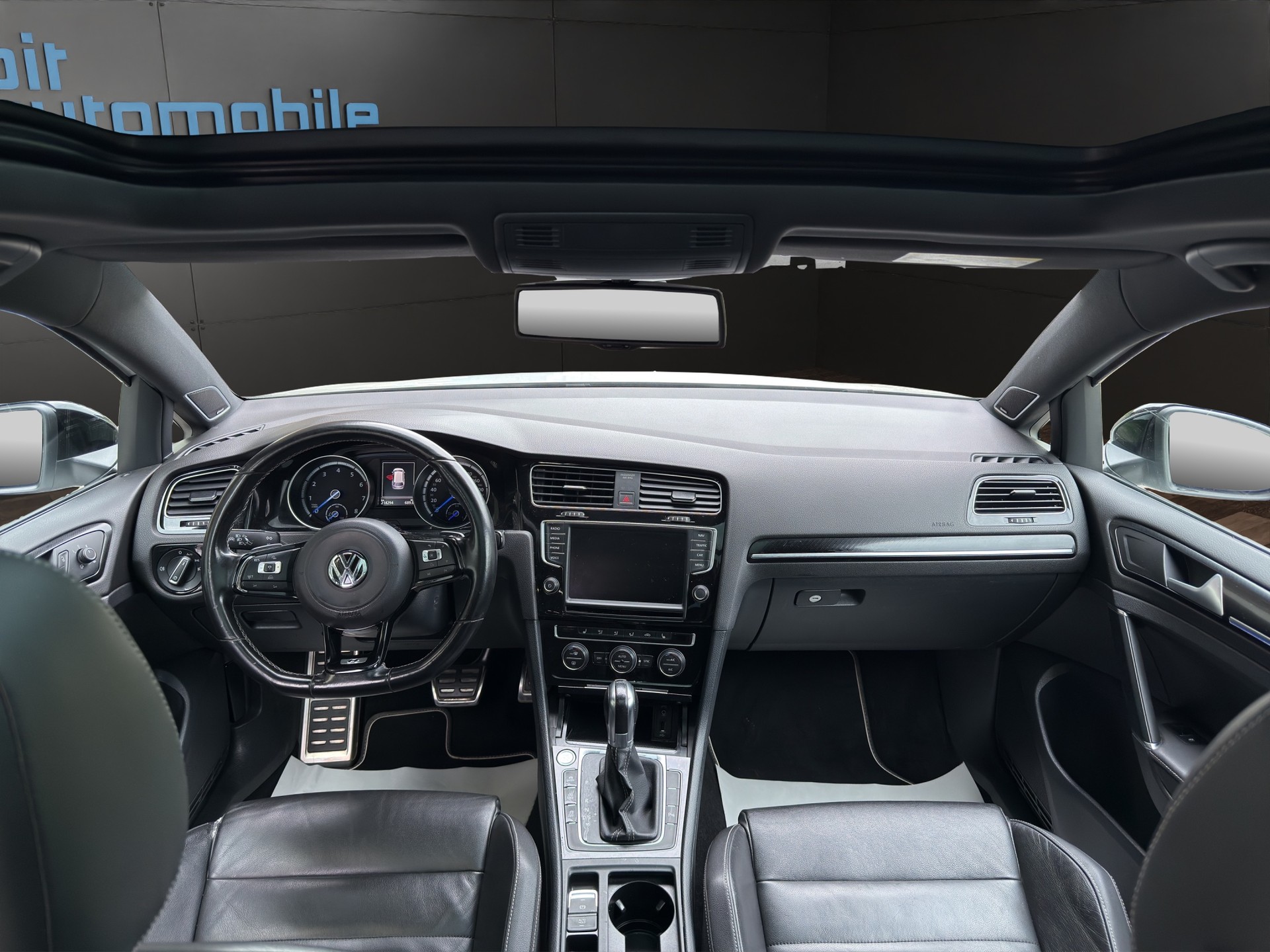 VW Variant 2.0 TSI R 4 Motion DSG-image-3