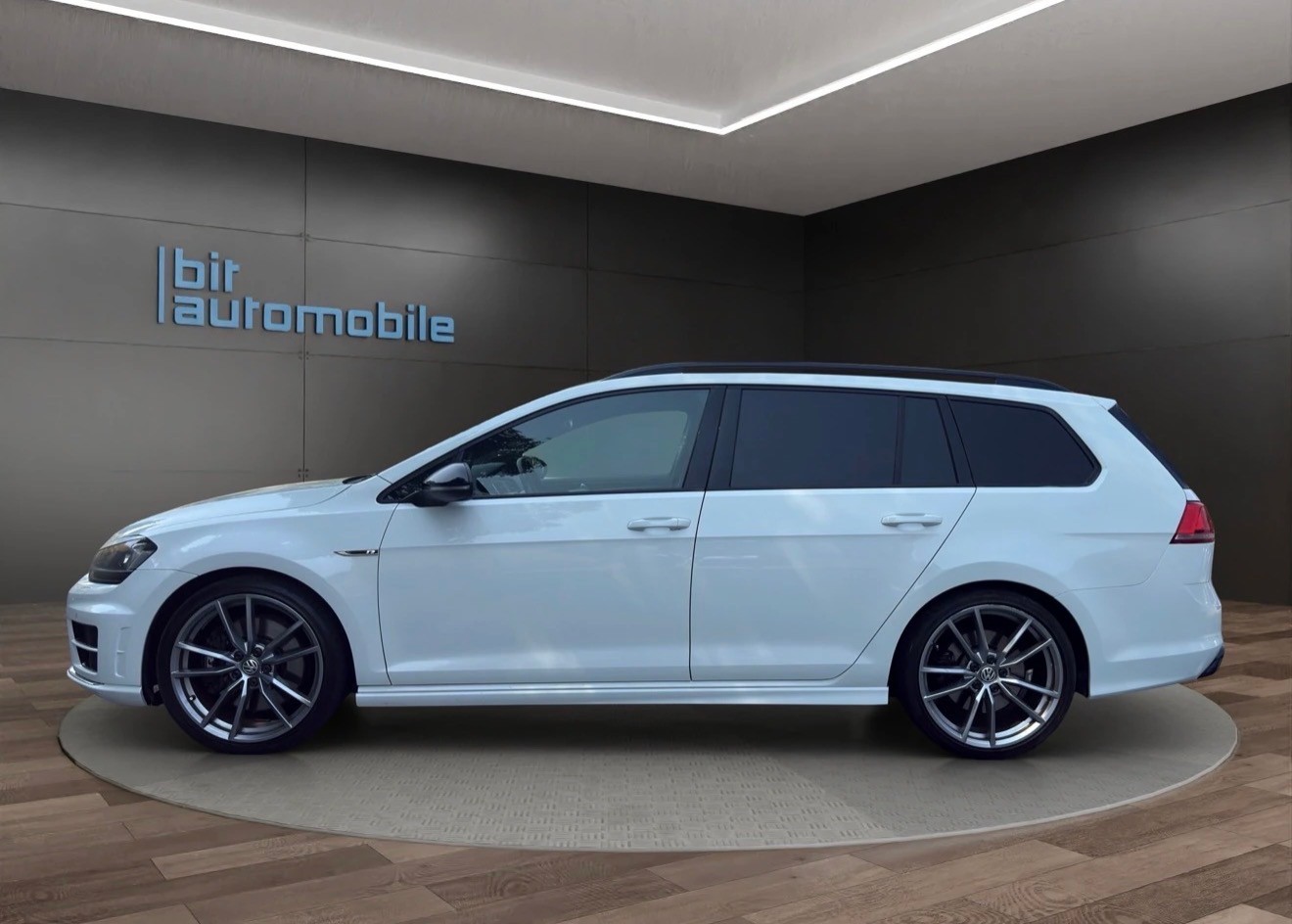 VW Variant 2.0 TSI R 4 Motion DSG-image-2