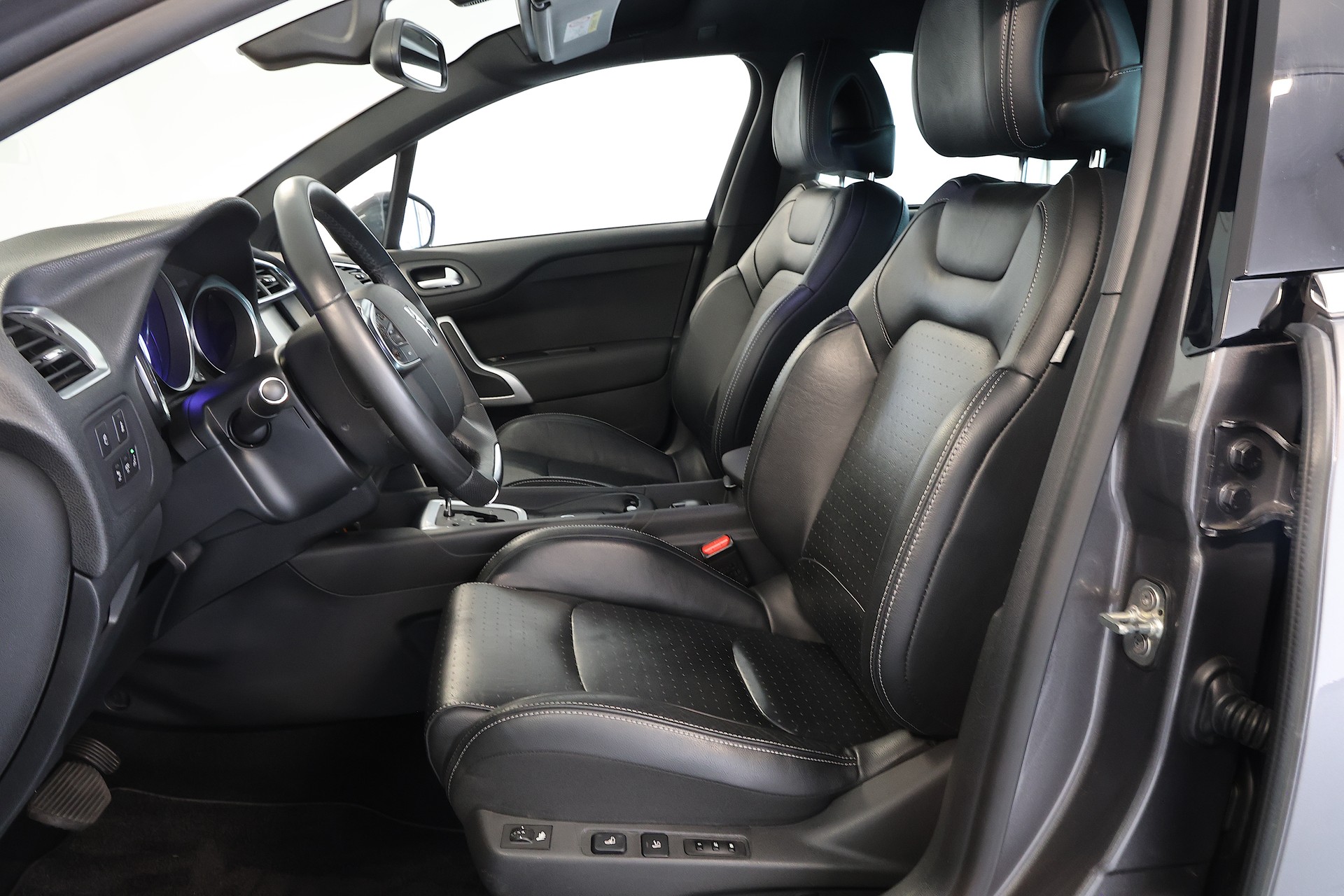 DS AUTOMOBILES DS4 1.6 THP 165 So Chic-image-6