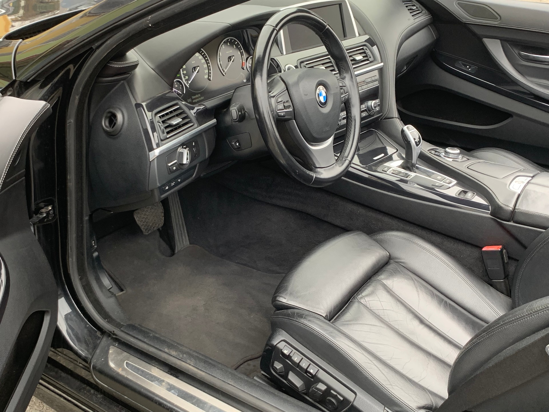 BMW 650i Cabrio-image-12