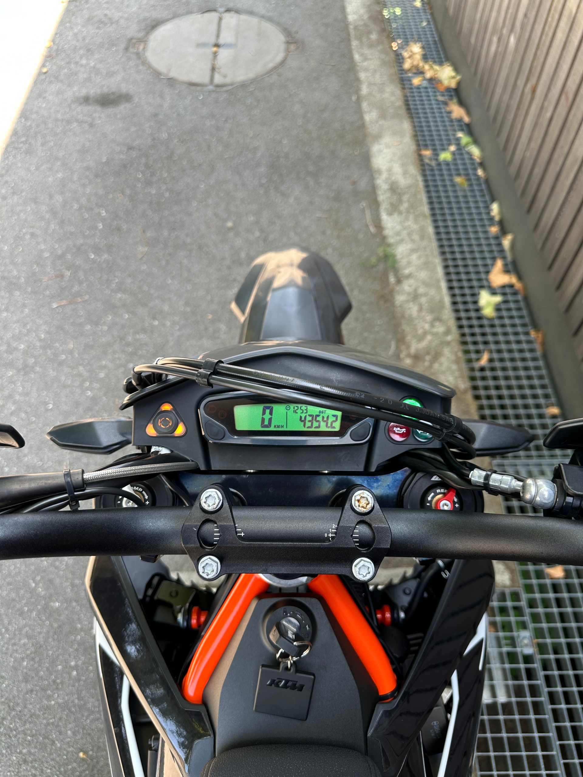 KTM 690 SMC R ABS-image-7