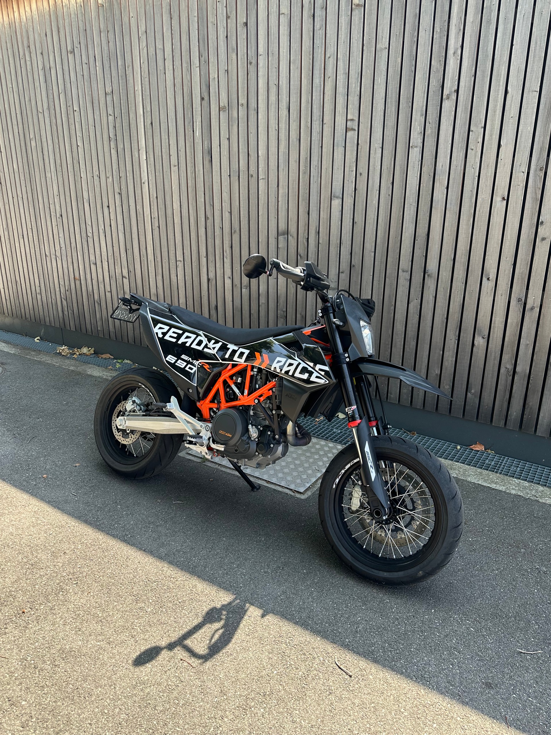 KTM 690 SMC R ABS-image-3