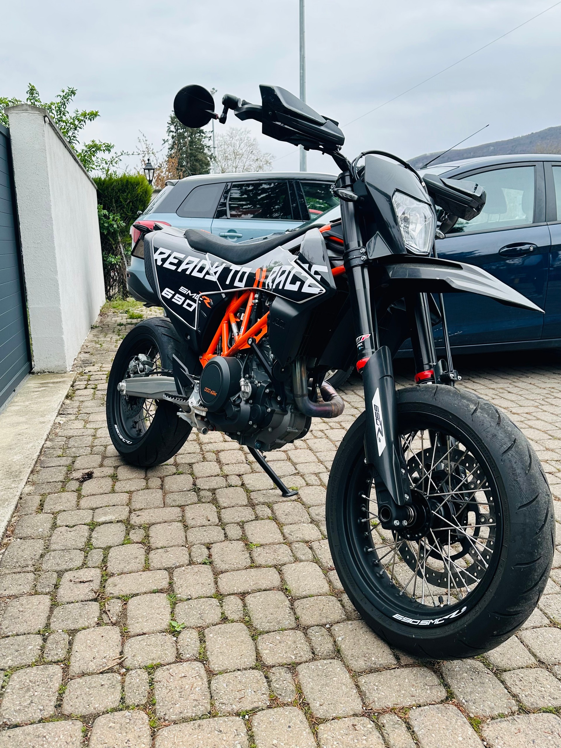 KTM 690 SMC R ABS-image-2