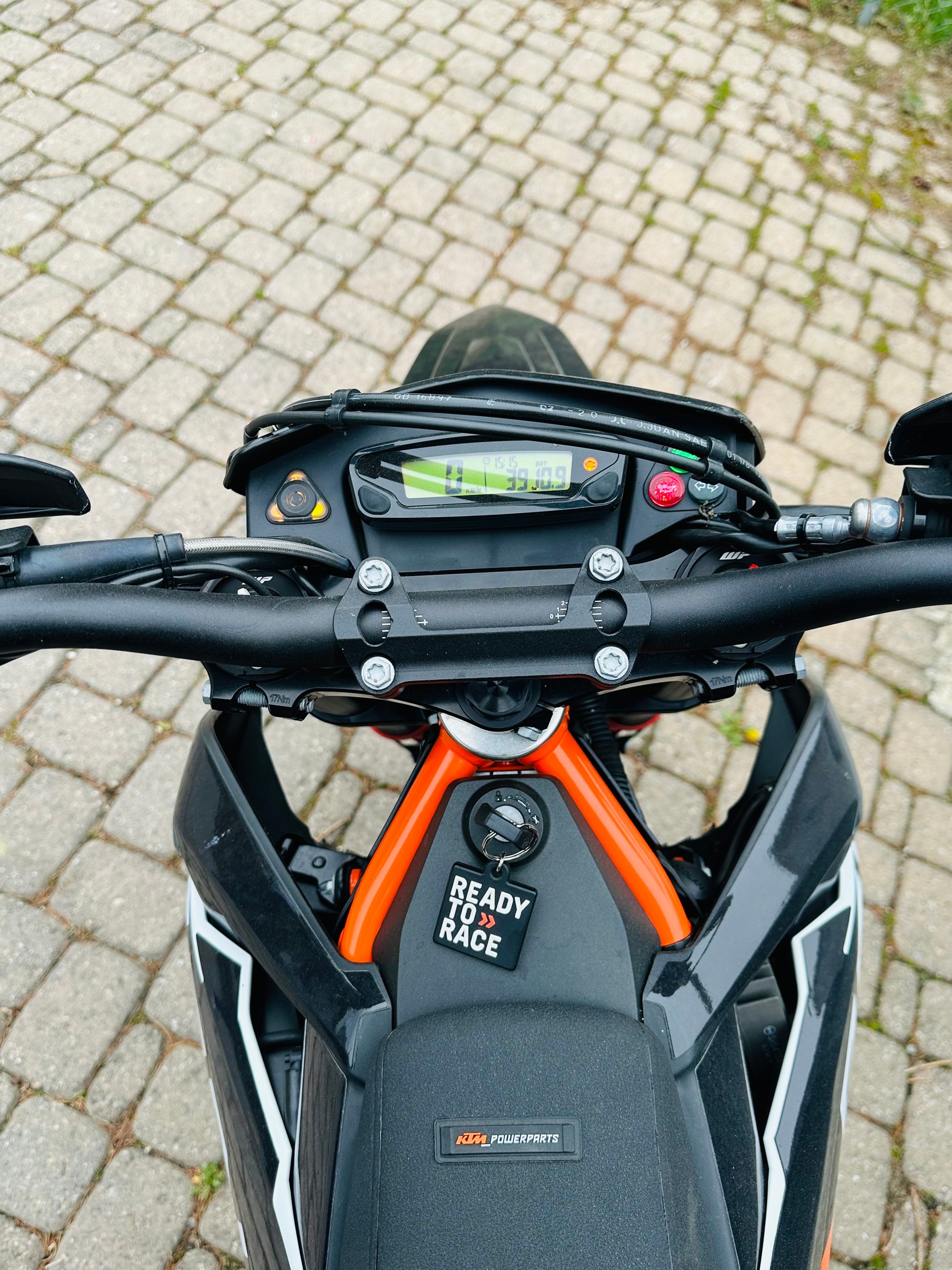 KTM 690 SMC R ABS-image-6