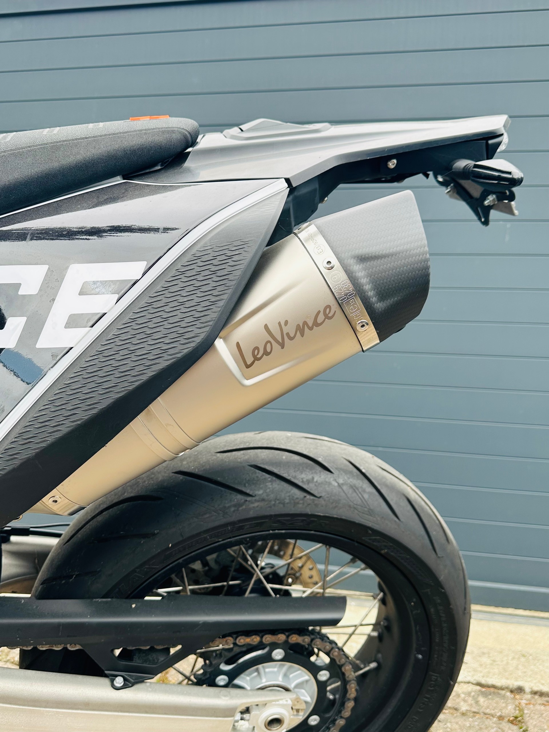 KTM 690 SMC R ABS-image-4