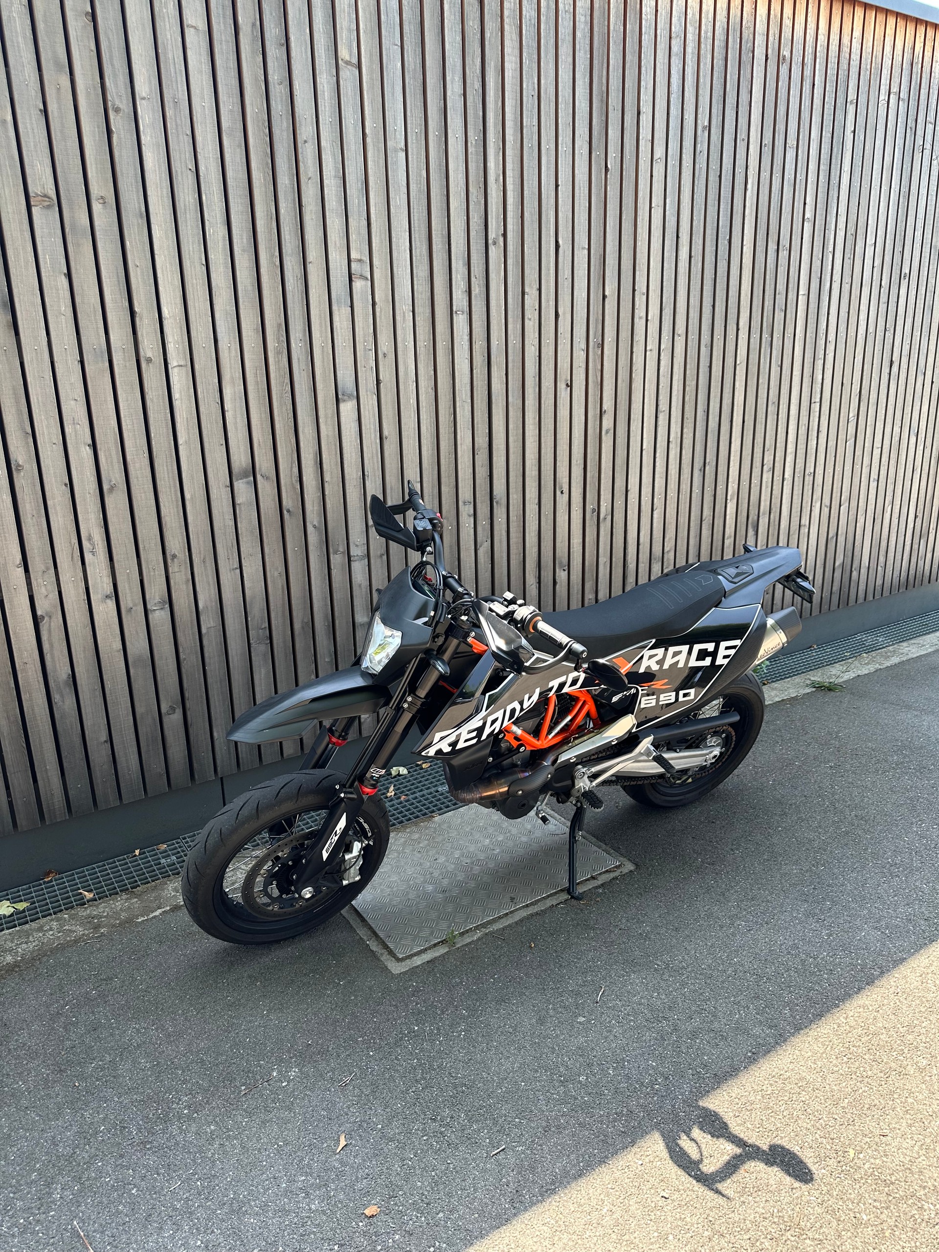 KTM 690 SMC R ABS-image-4