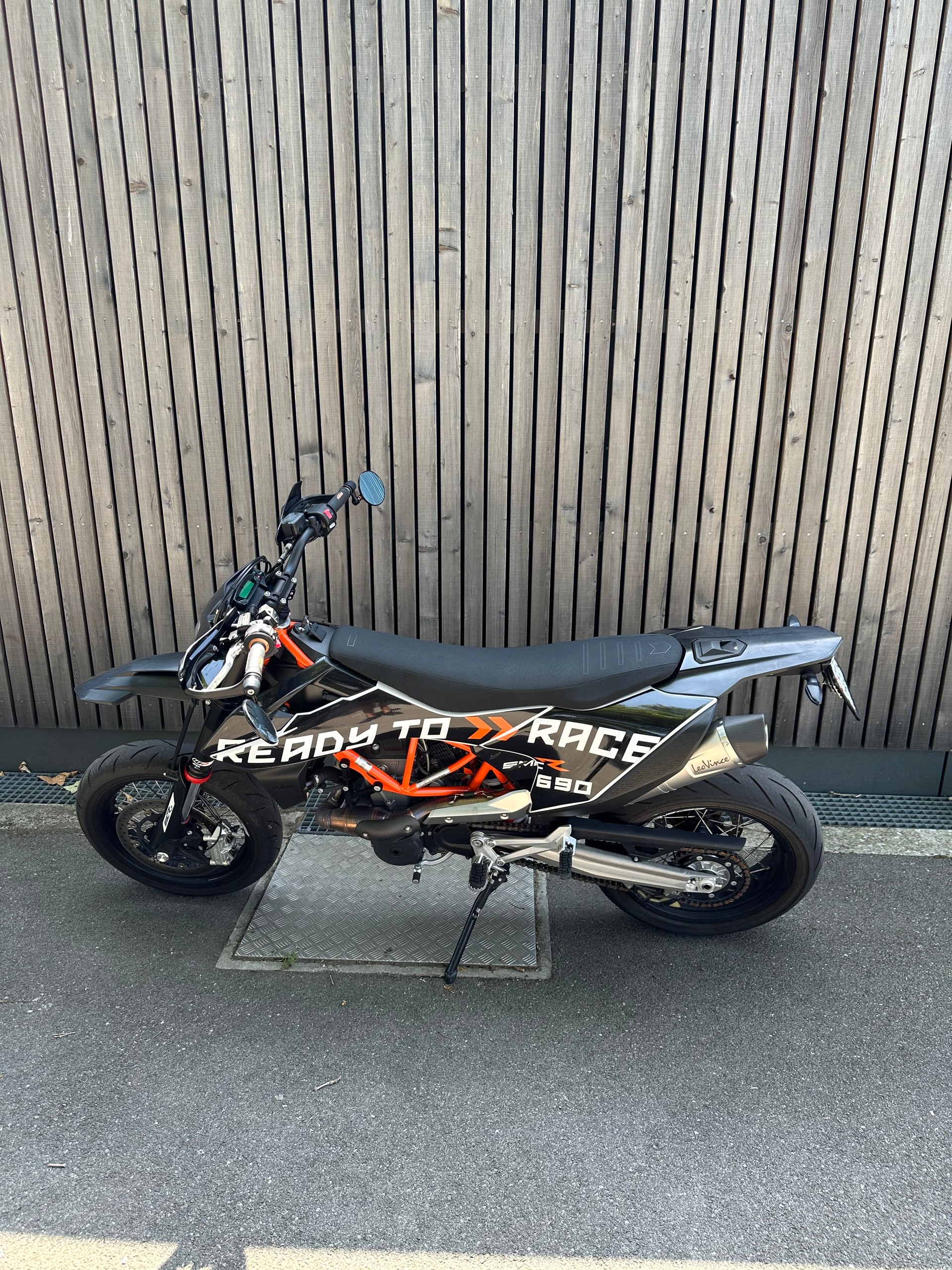KTM 690 SMC R ABS-image-1